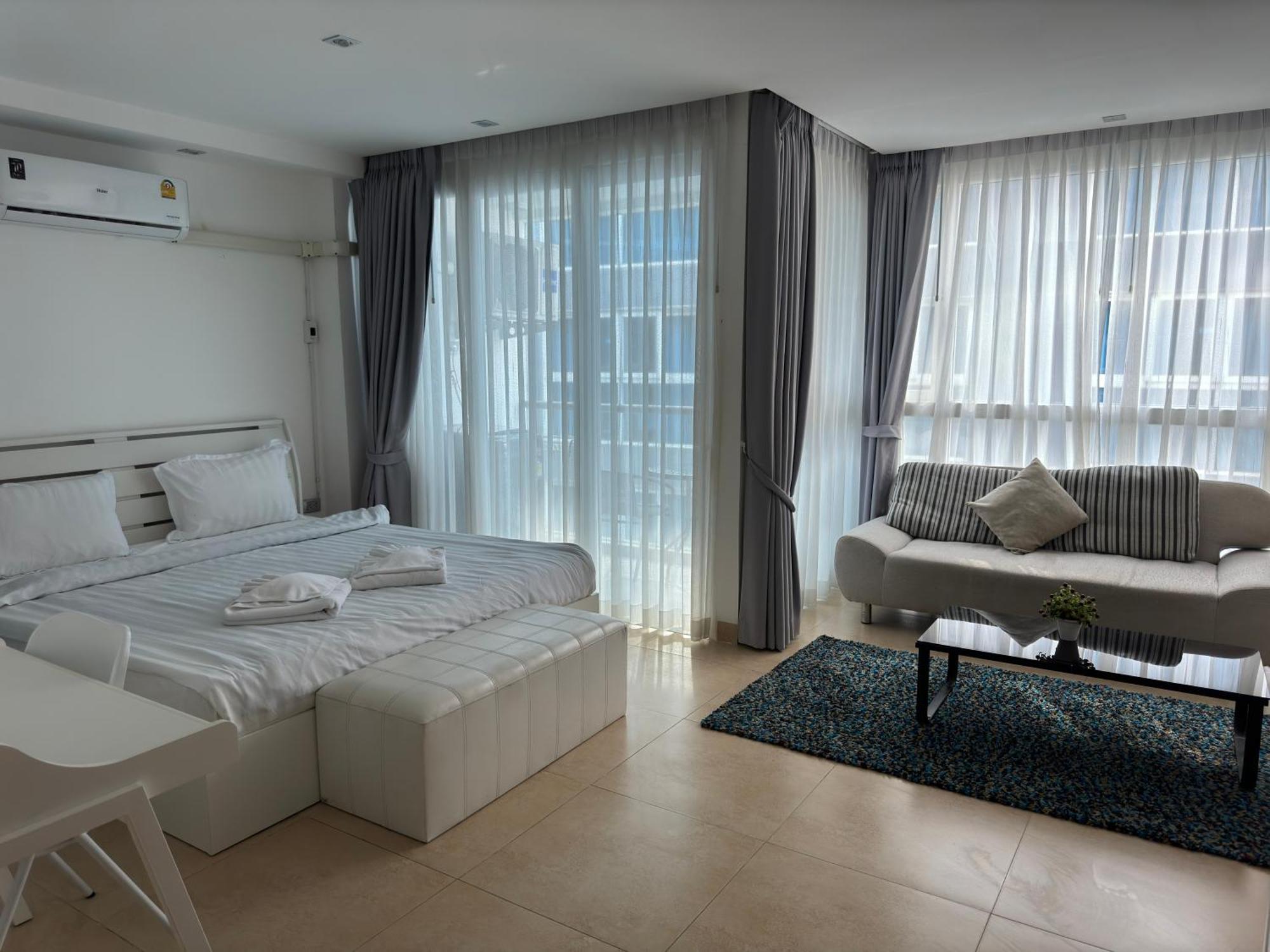 芭提雅中心地带 Centara Avenue 一房公寓5楼紧邻海滩酒吧街智能电视 Apartment *