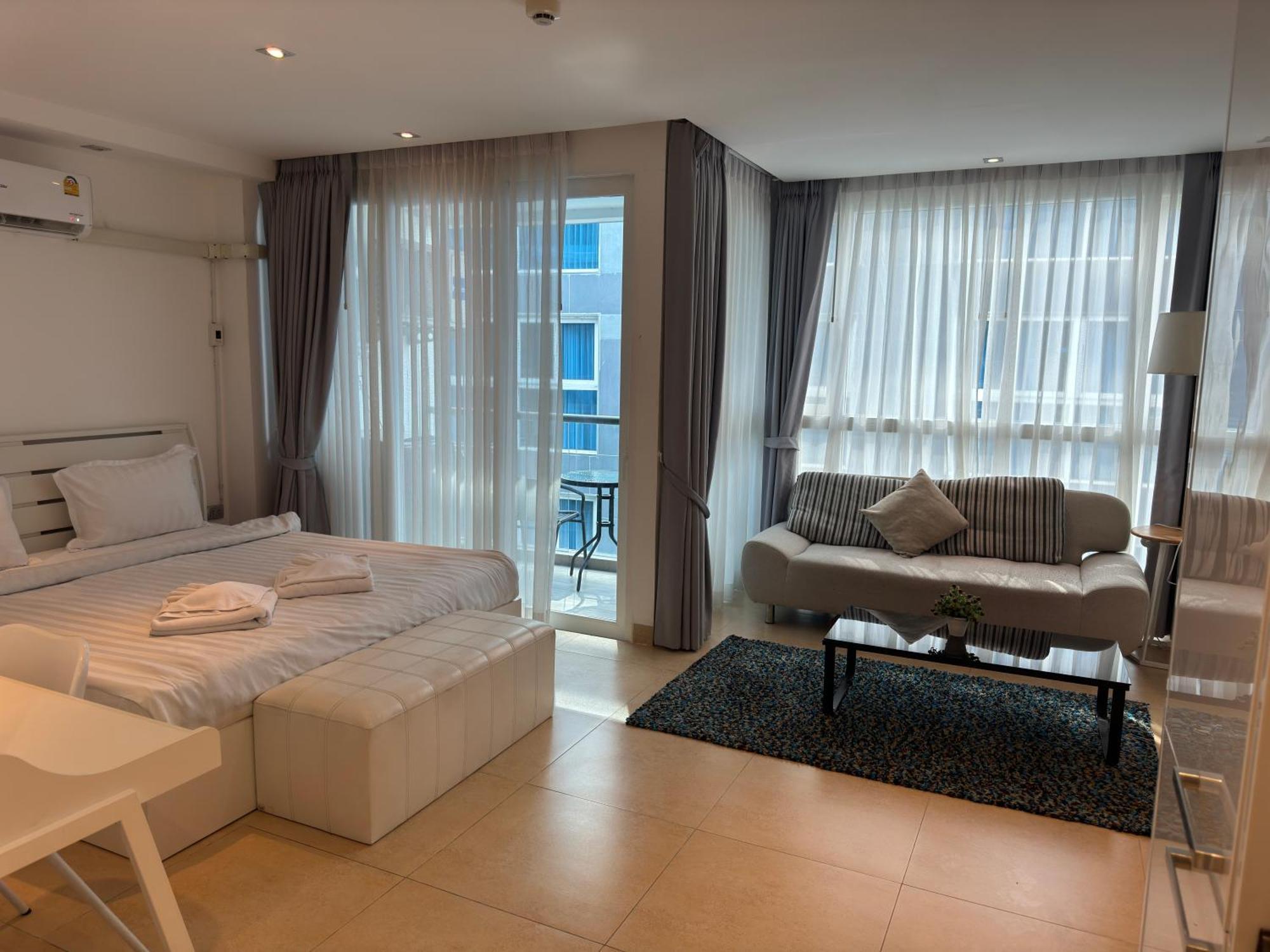 Apartment 芭提雅中心地带 Centara Avenue 一房公寓5楼紧邻海滩酒吧街智能电视 *