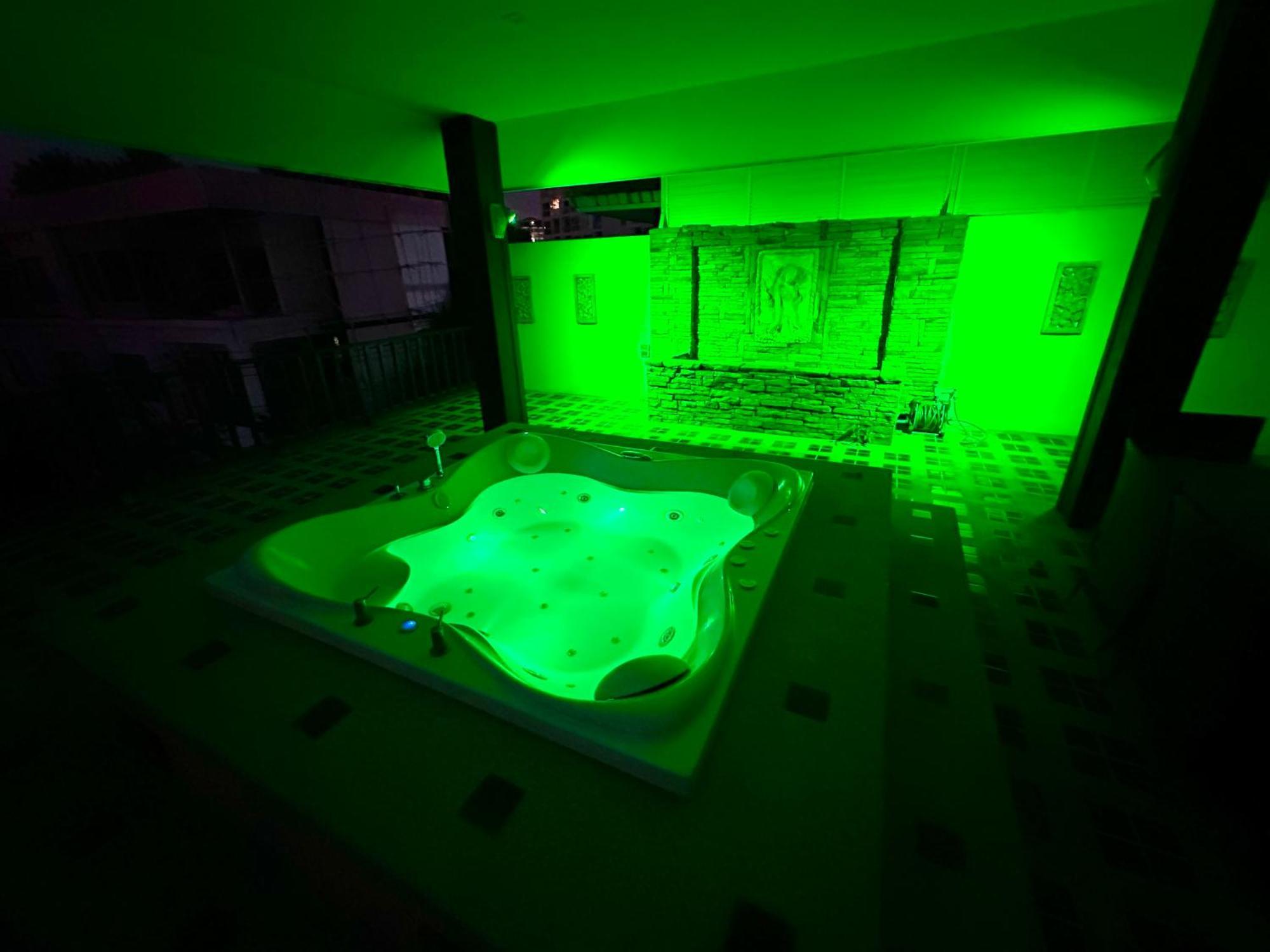 Villa Private Pool & Jacuzzi Villa, Phratumnak, - 600m From The Beach, 711 Nearby *