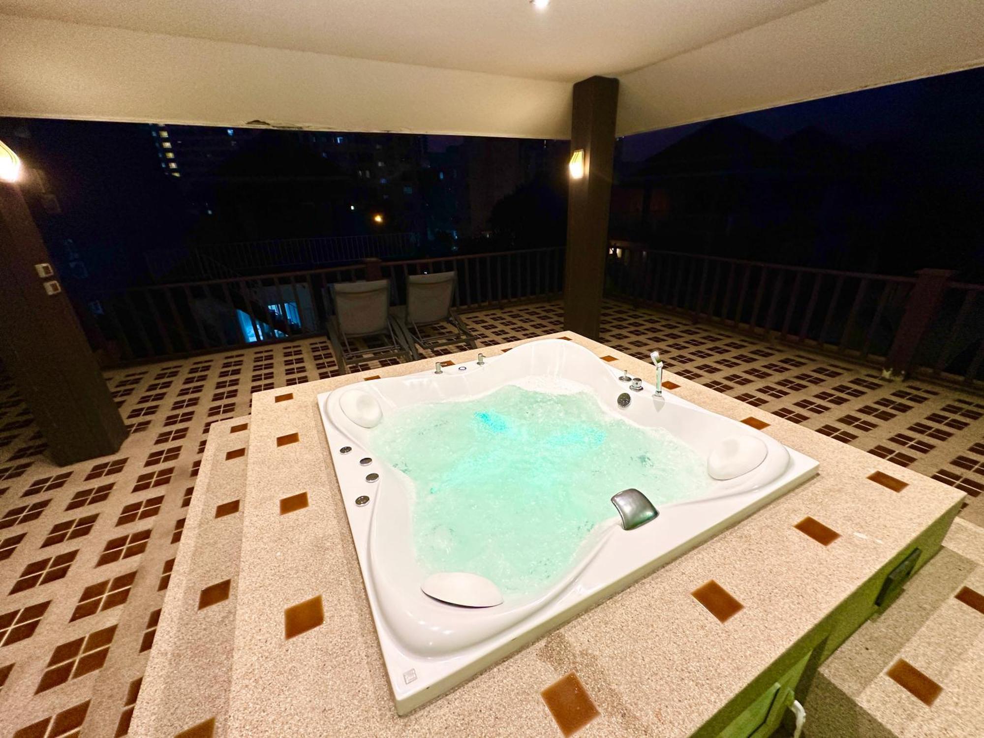 Private Pool & Jacuzzi Villa, Phratumnak, - 600m From The Beach, 711 Nearby Villa