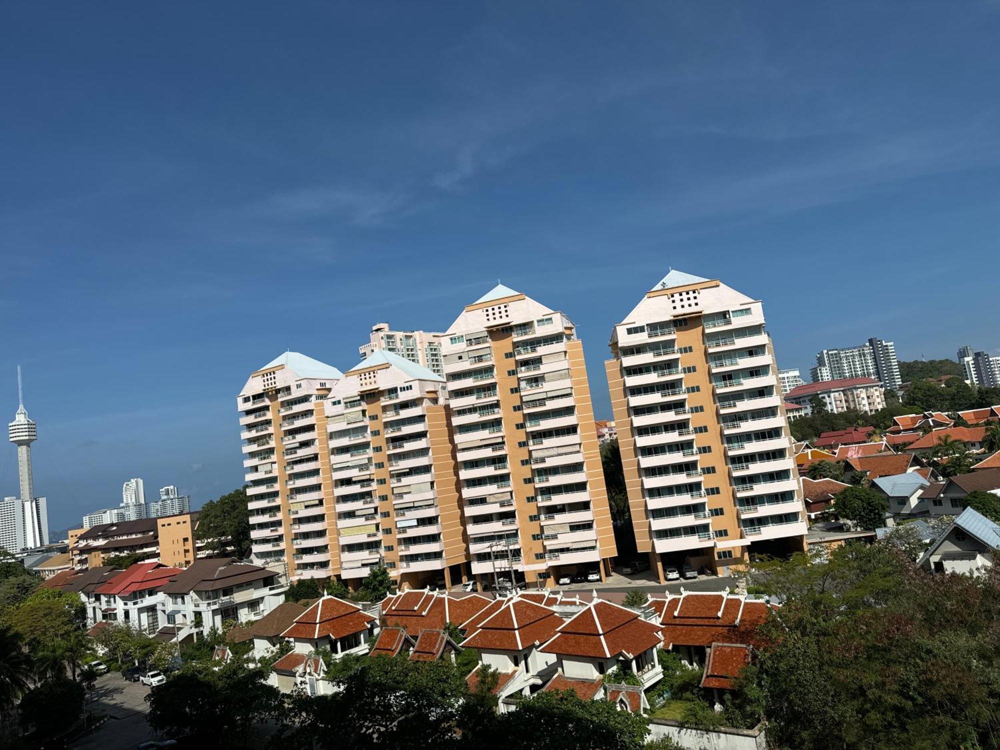 Apartment View Sea看海观景公寓 机场巴士站隔壁 出门双条车到芭提雅海滩、步行街和各㬌点 *