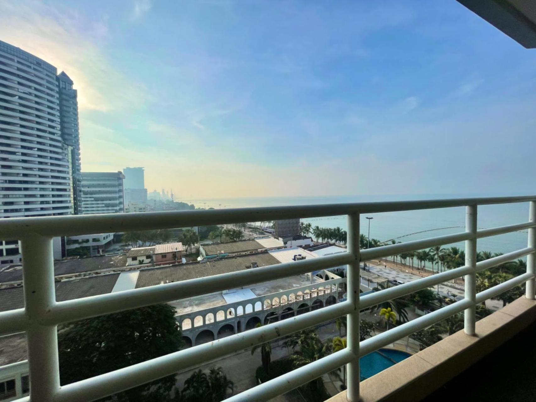 Beautiful Sea View Front * Pattaya