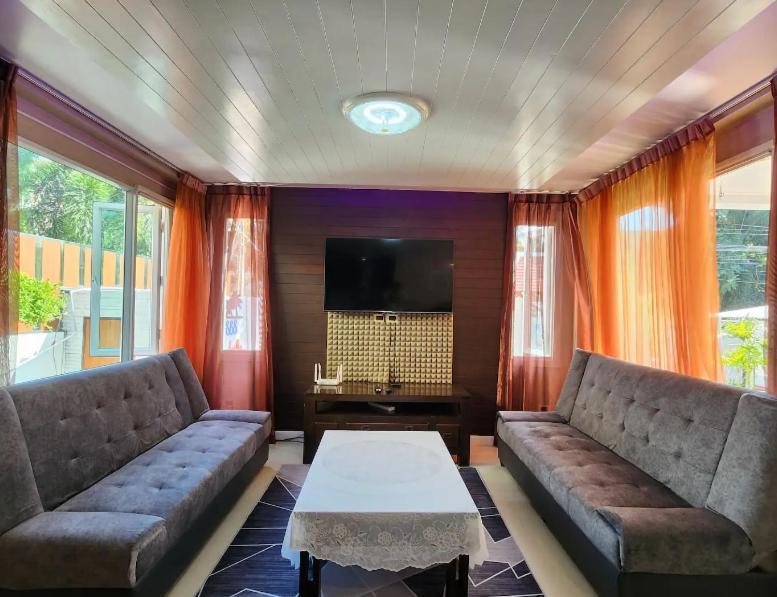Deluxe Pool Close To And Walking Street! Villa