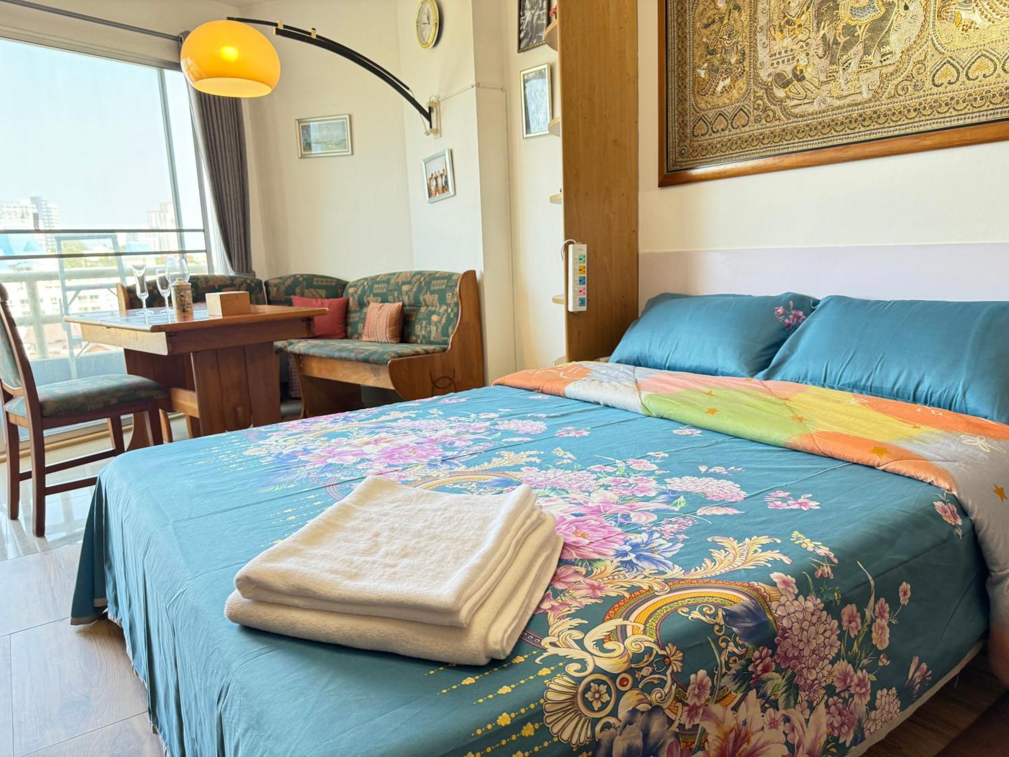 View Sea看海观景公寓 机场巴士站隔壁 出门双条车到芭提雅海滩、步行街和各㬌点 * Pattaya