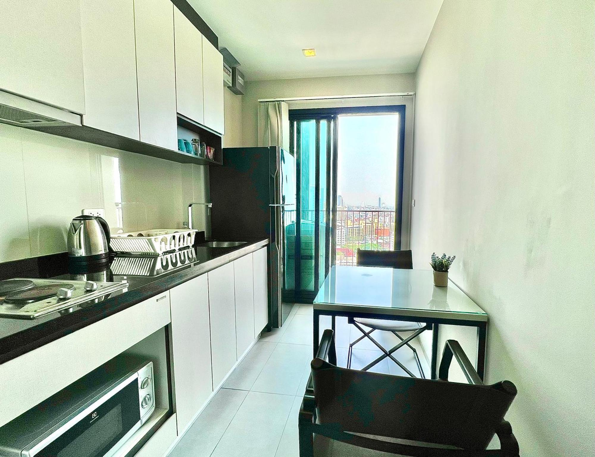 Sea View @the Base Apartment *