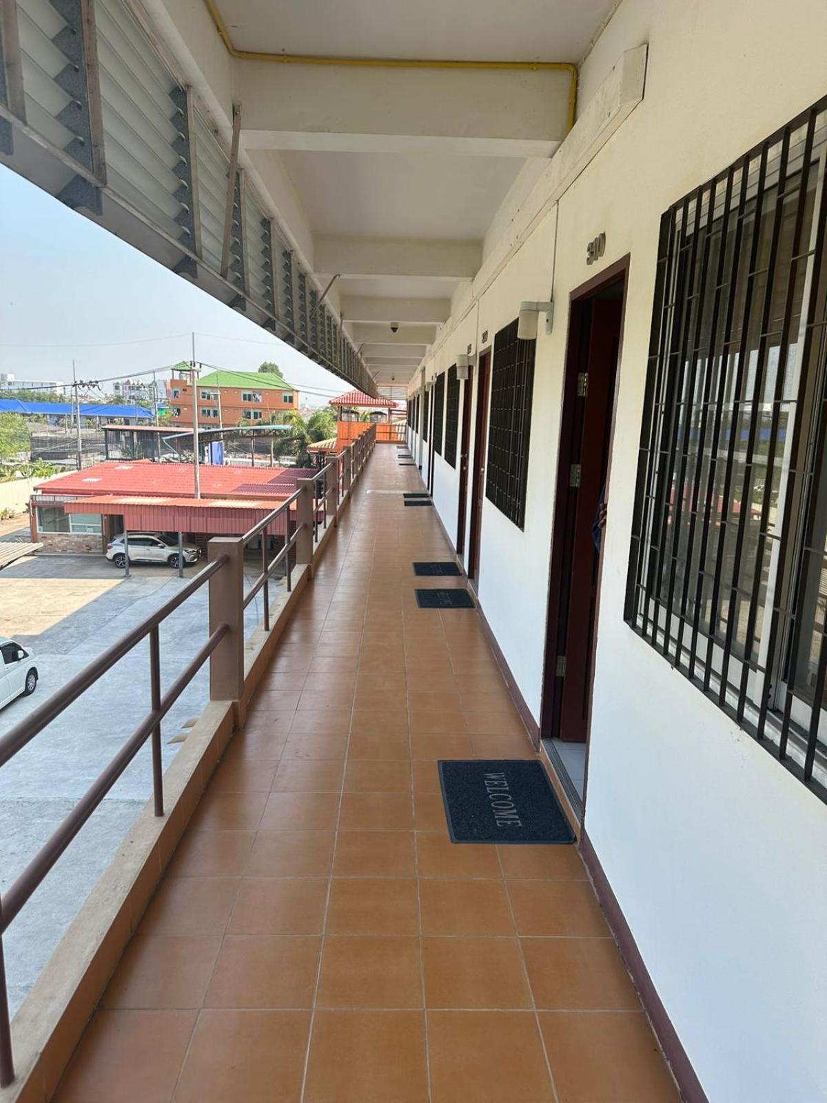 Hotel Ekaluk Place