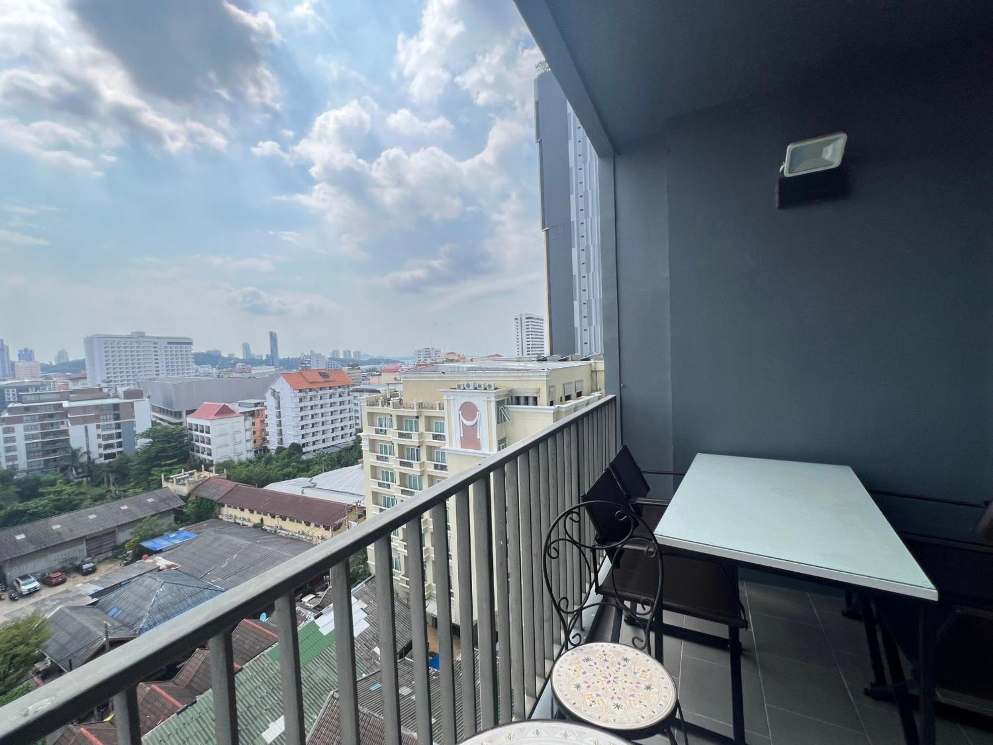 Downtown Lux Fun 2bedroom Rooftop Pool #taa16710 Apartment Pattaya