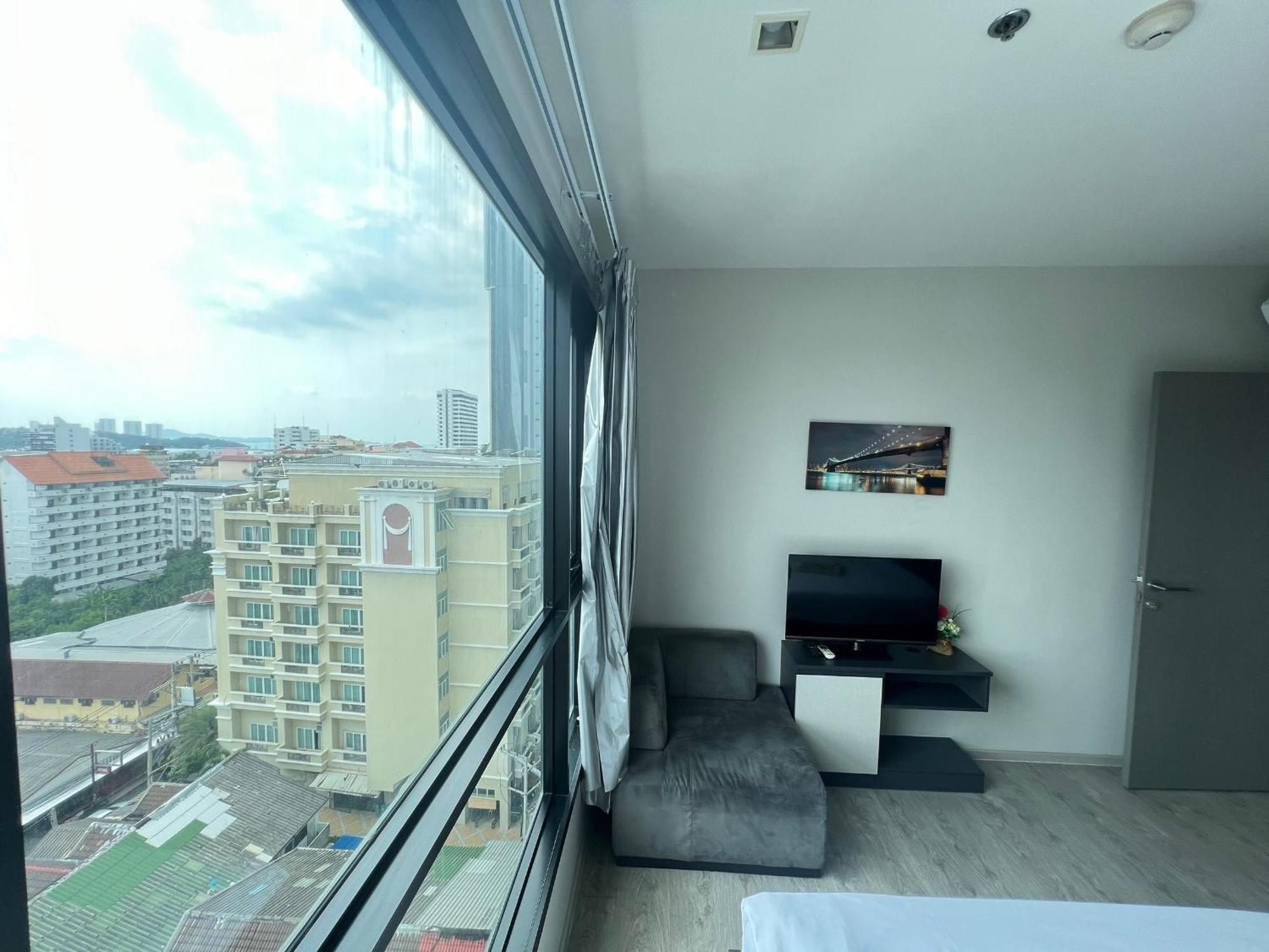 Downtown Lux Fun 2bedroom Rooftop Pool #taa16710 Pattaya