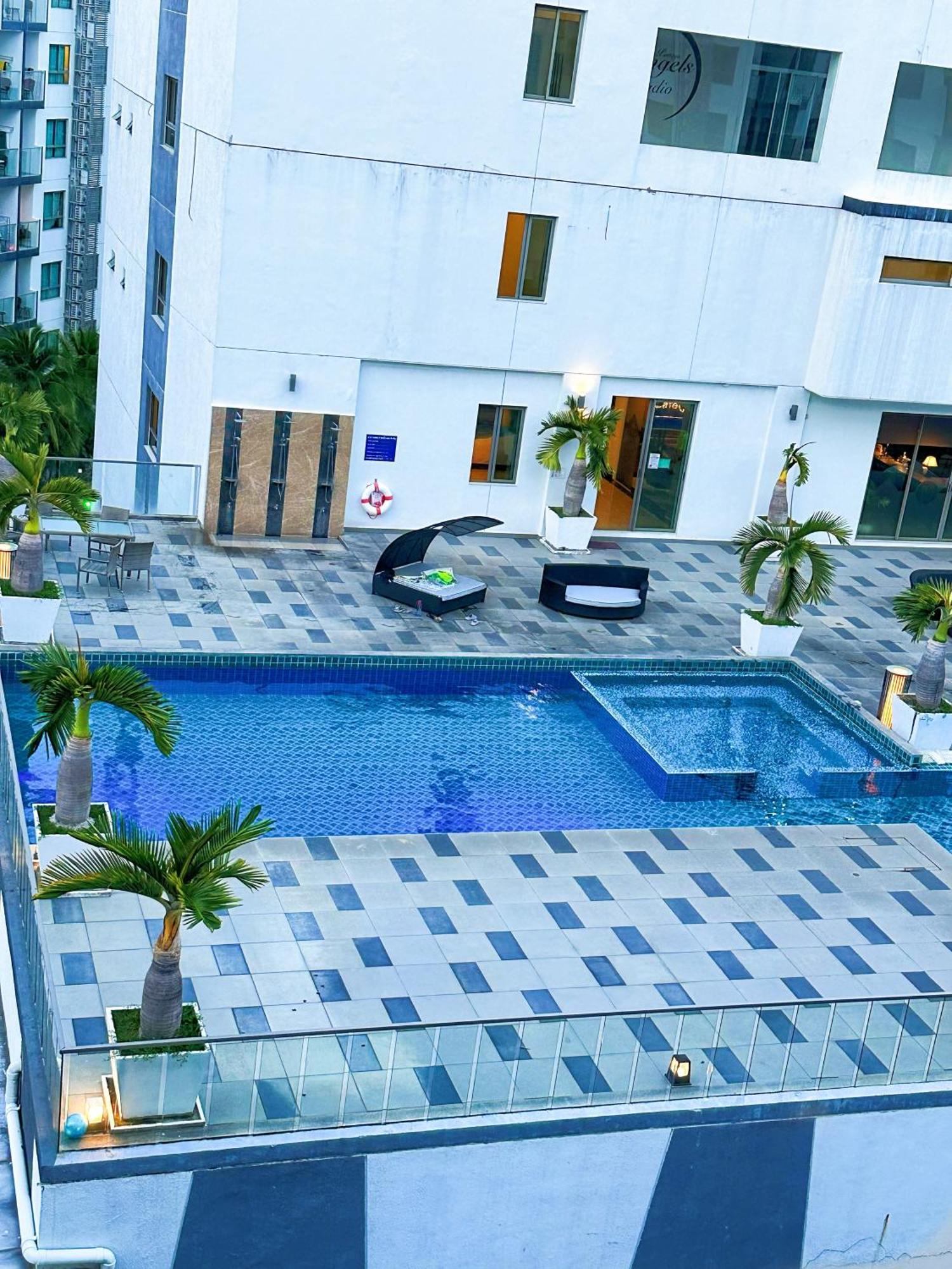 Arcadia Beach Pool View Pattaya