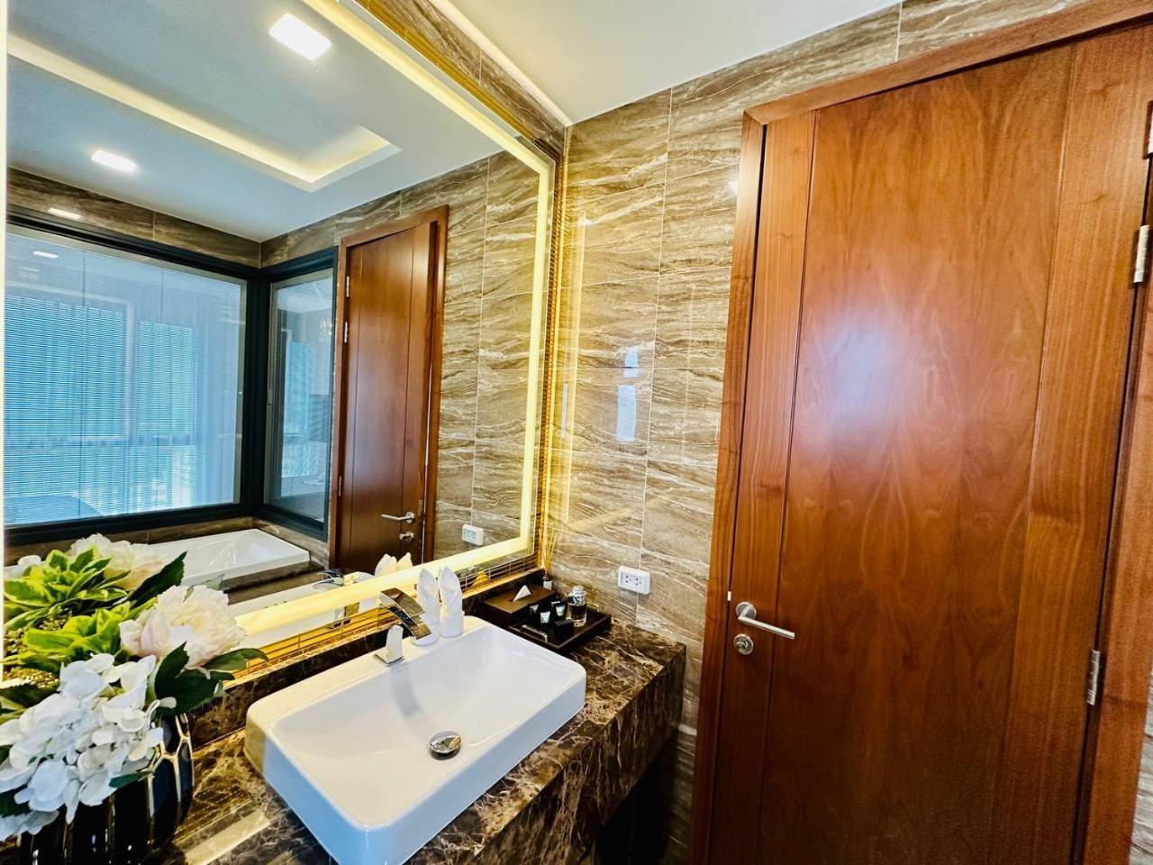The Legend Residences Apartment *