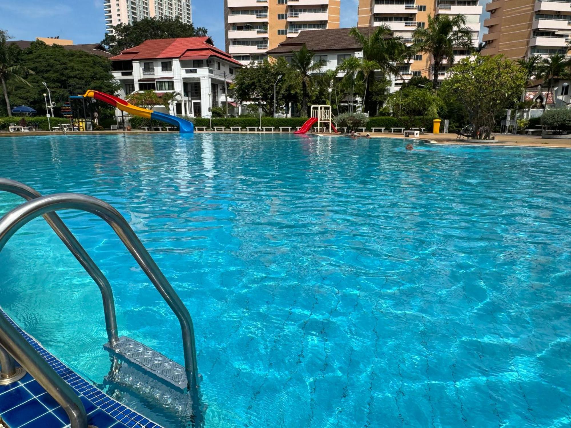 View Sea看海观景公寓 机场巴士站隔壁 出门双条车到芭提雅海滩、步行街和各㬌点 *