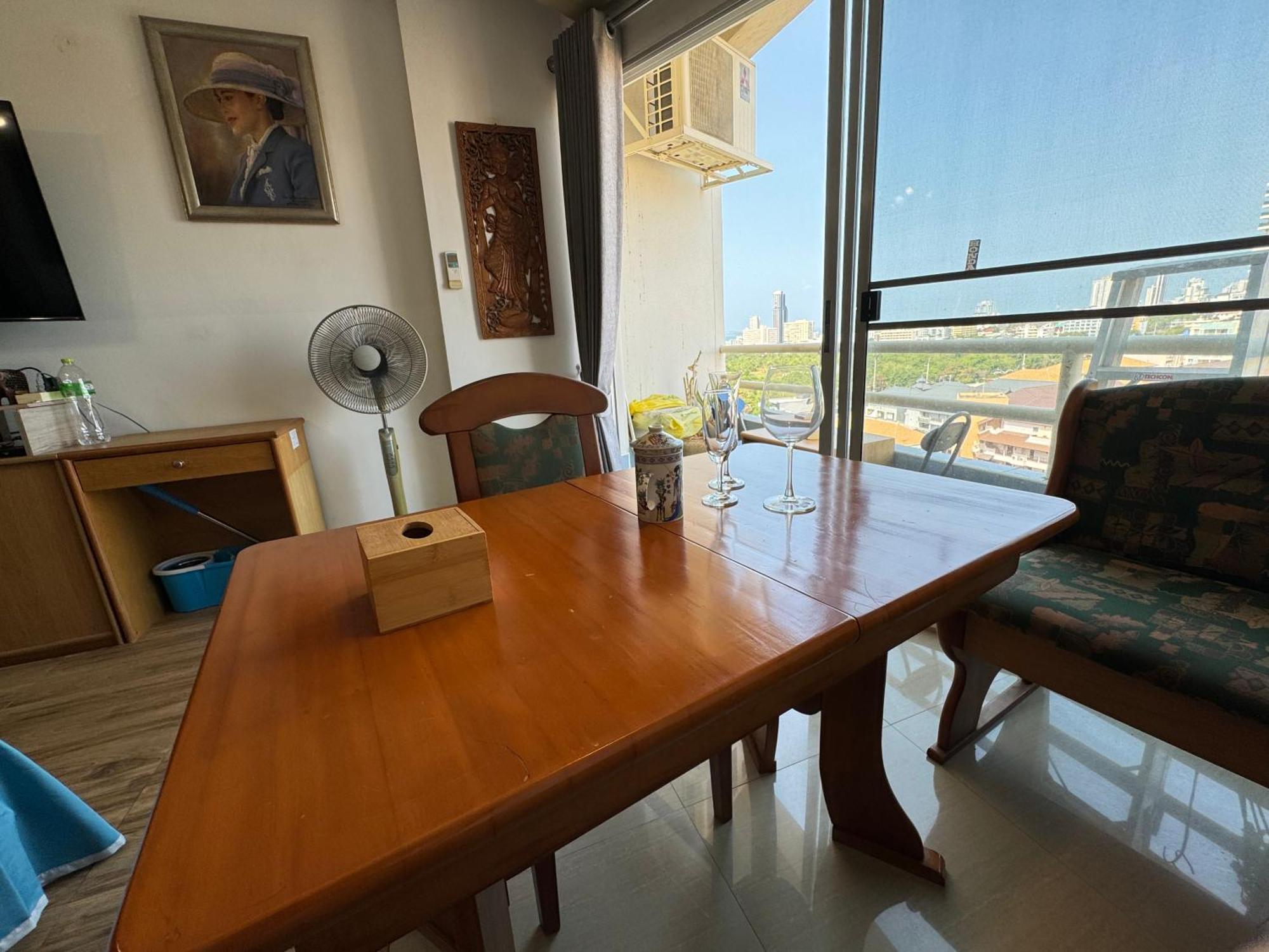 Apartment View Sea看海观景公寓 机场巴士站隔壁 出门双条车到芭提雅海滩、步行街和各㬌点 Pattaya