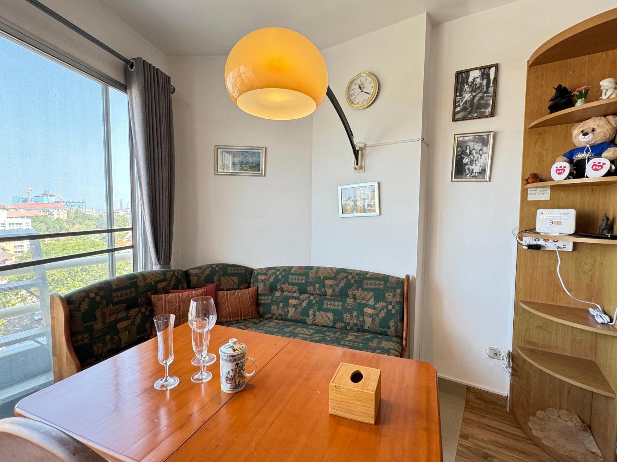 Apartment View Sea看海观景公寓 机场巴士站隔壁 出门双条车到芭提雅海滩、步行街和各㬌点 *