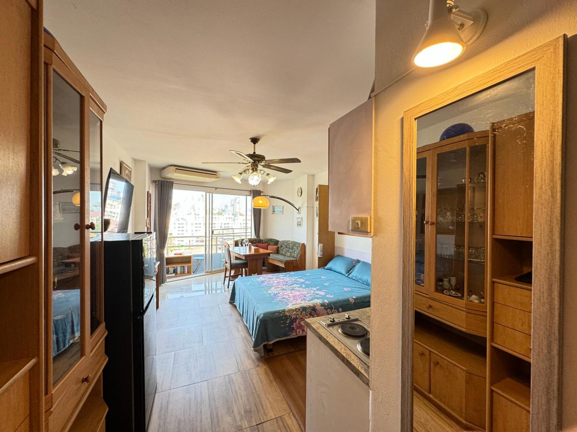 Apartment View Sea看海观景公寓 机场巴士站隔壁 出门双条车到芭提雅海滩、步行街和各㬌点