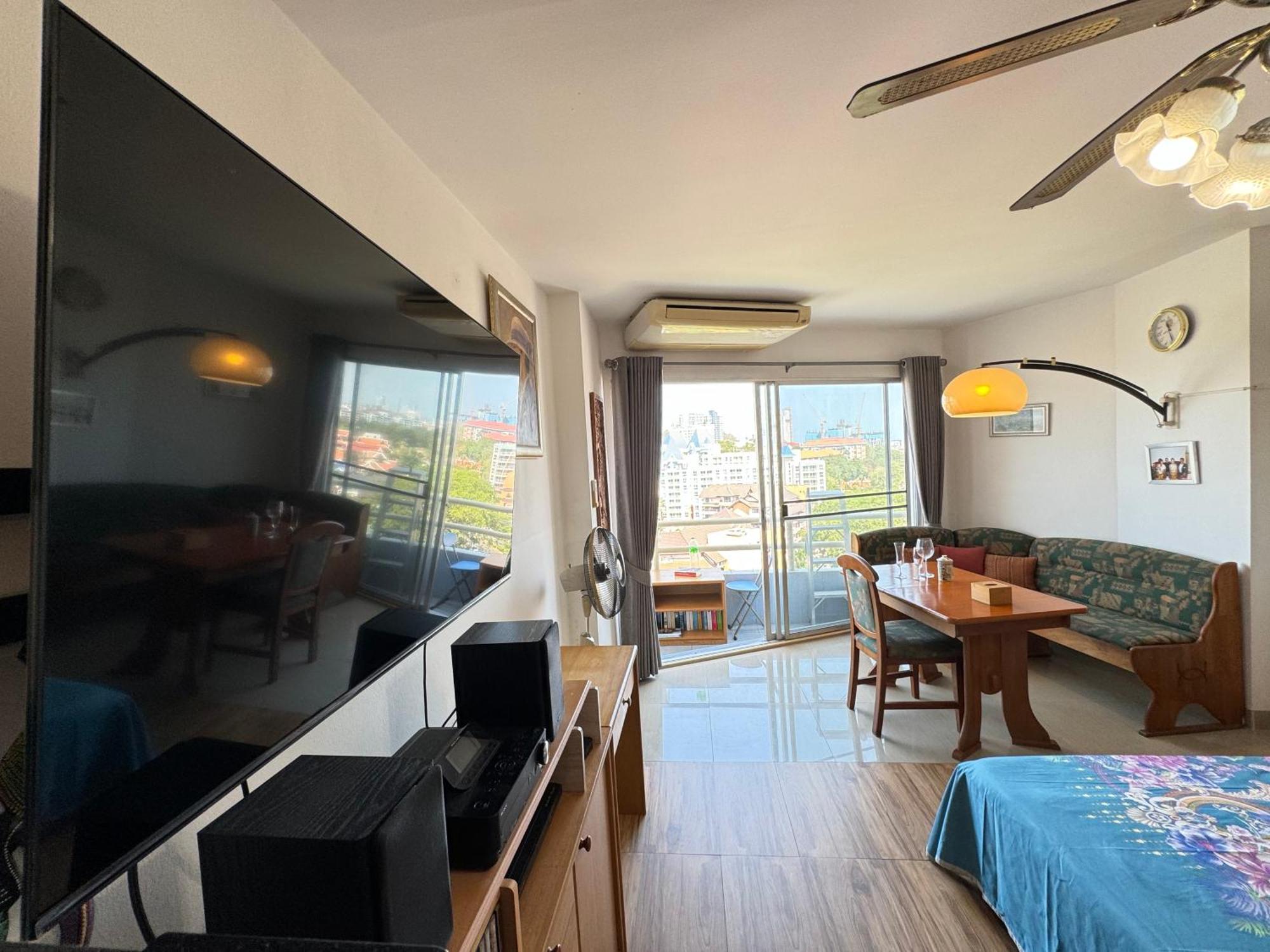 View Sea看海观景公寓 机场巴士站隔壁 出门双条车到芭提雅海滩、步行街和各㬌点 Apartment Pattaya