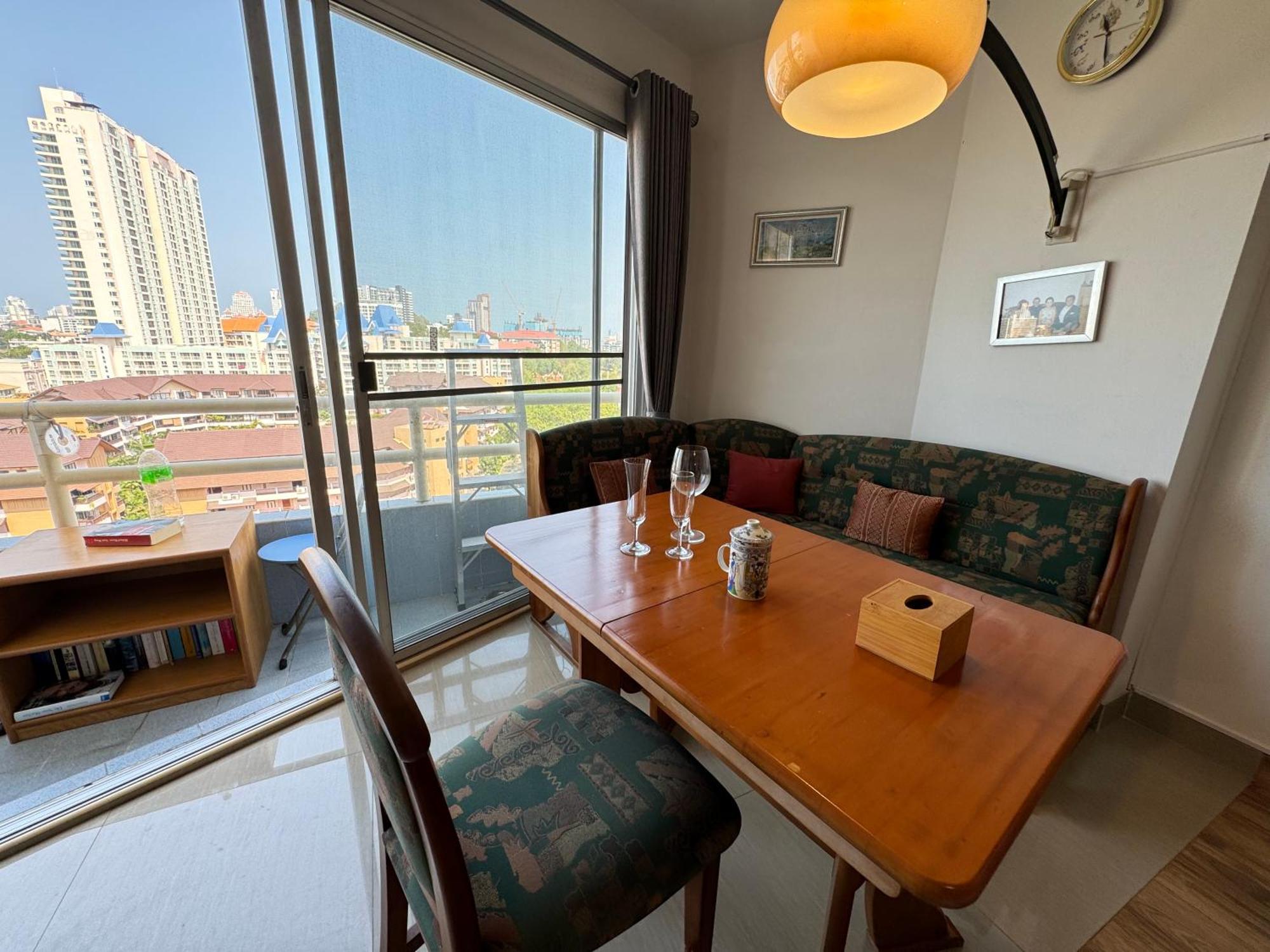View Sea看海观景公寓 机场巴士站隔壁 出门双条车到芭提雅海滩、步行街和各㬌点
