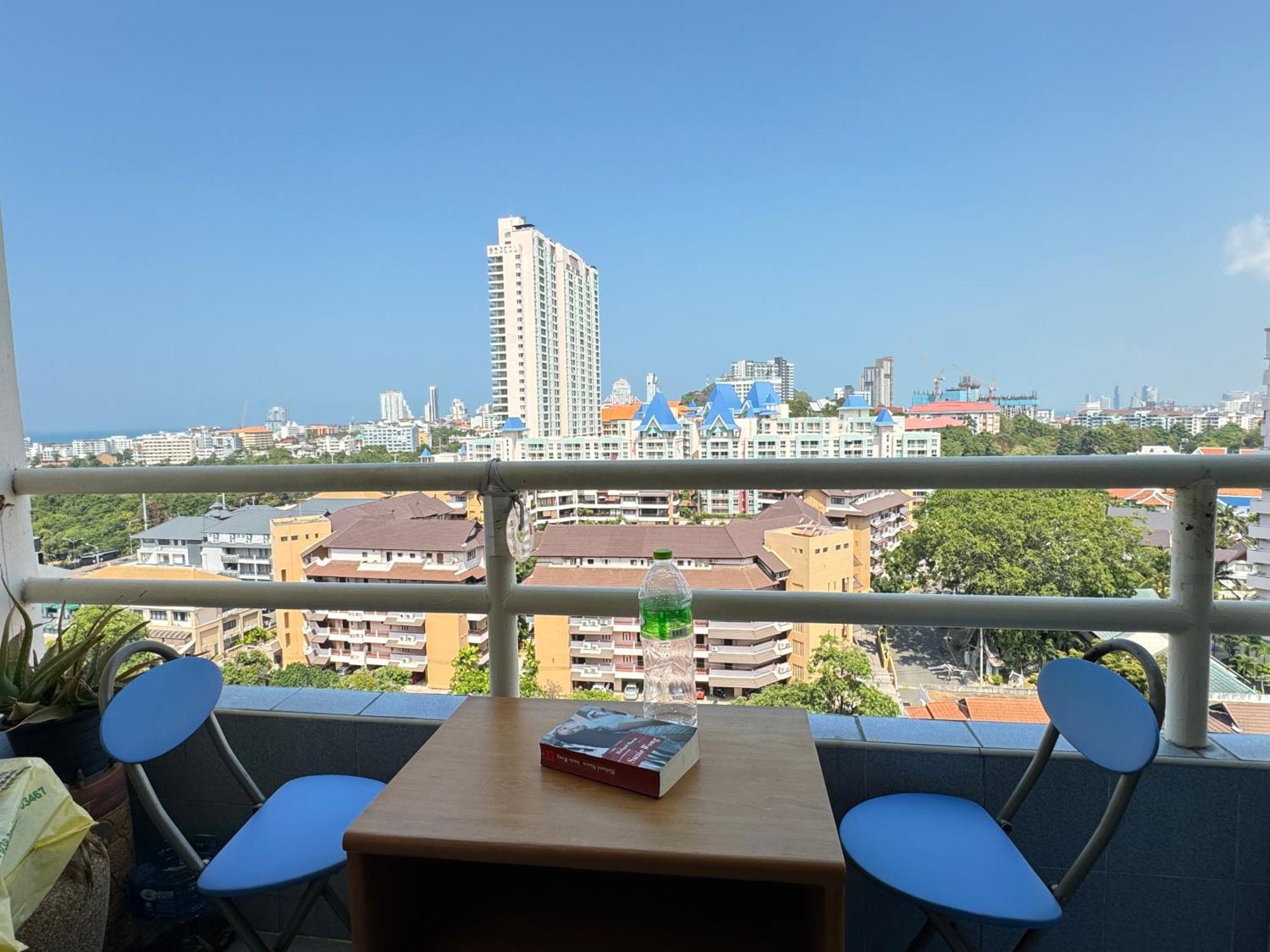 View Sea看海观景公寓 机场巴士站隔壁 出门双条车到芭提雅海滩、步行街和各㬌点 Apartment Pattaya
