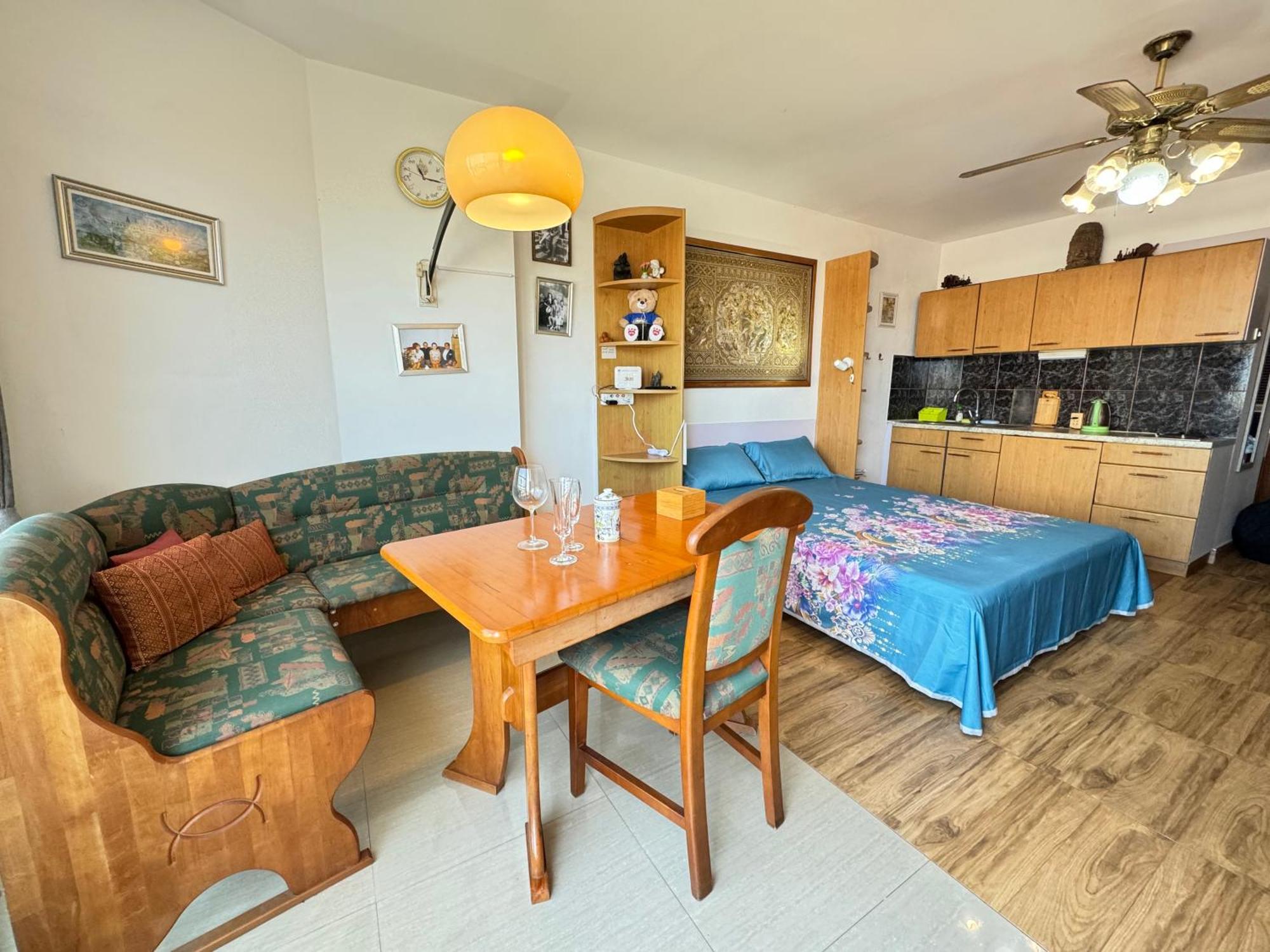 Apartment View Sea看海观景公寓 机场巴士站隔壁 出门双条车到芭提雅海滩、步行街和各㬌点 *