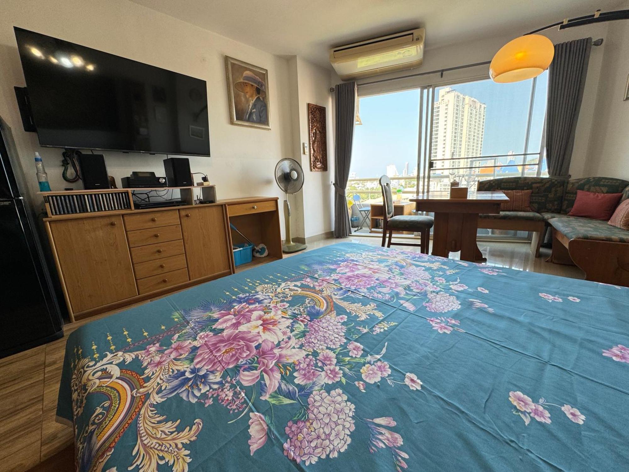 View Sea看海观景公寓 机场巴士站隔壁 出门双条车到芭提雅海滩、步行街和各㬌点 Pattaya