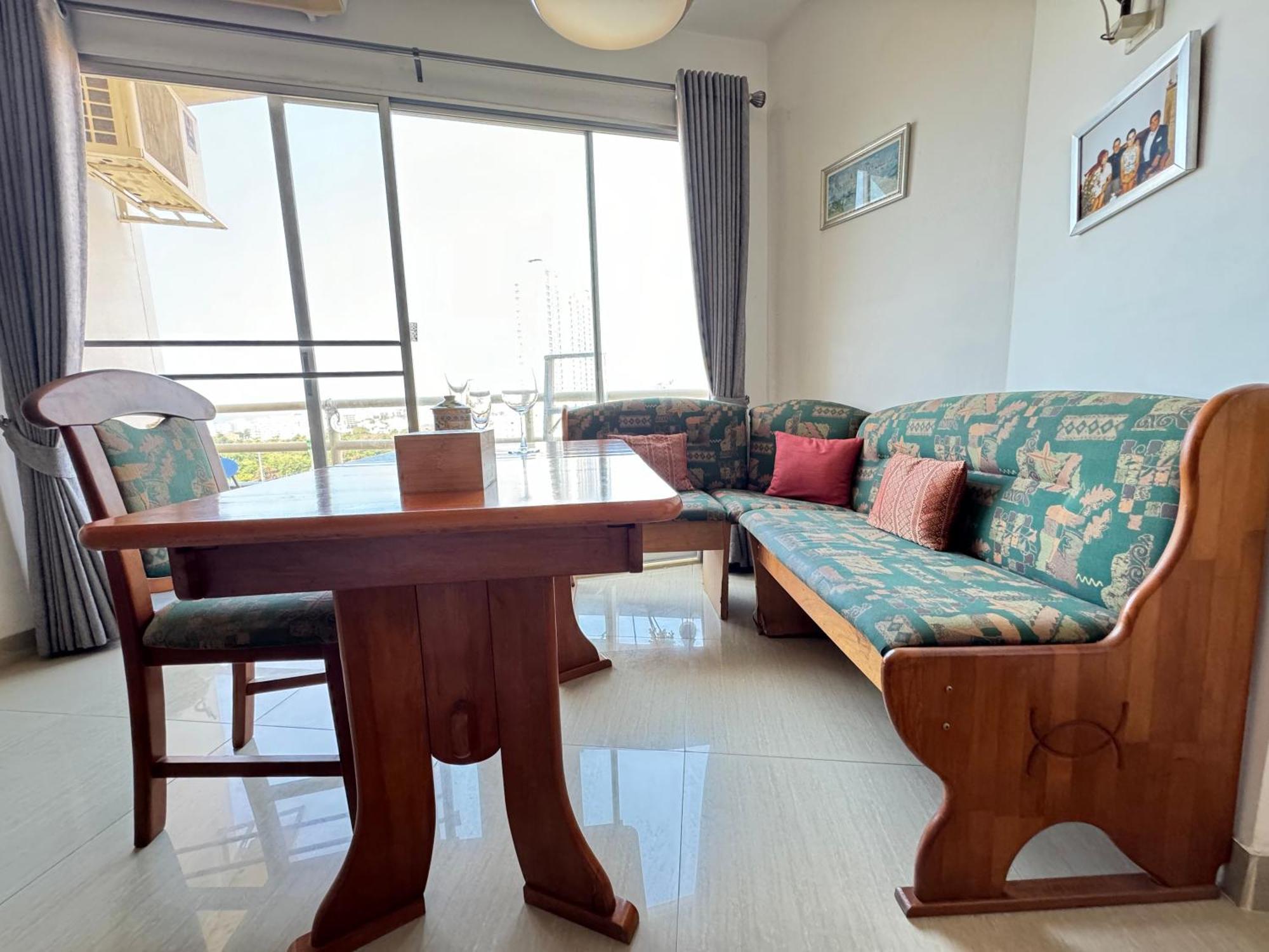 Apartment View Sea看海观景公寓 机场巴士站隔壁 出门双条车到芭提雅海滩、步行街和各㬌点 Pattaya