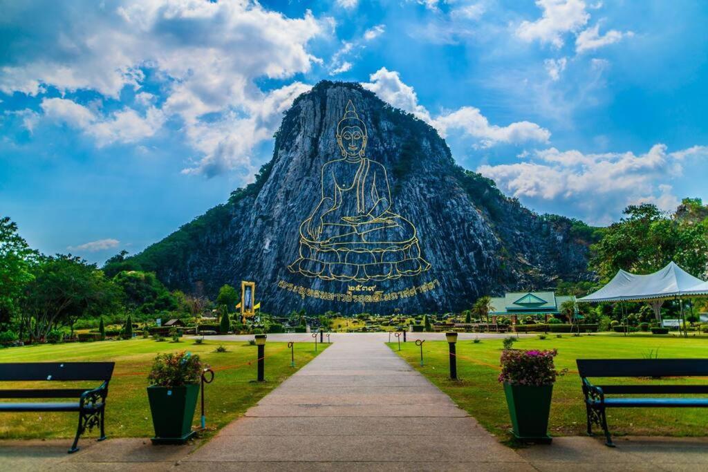 Pattaya, Beautiful Place Walk To The