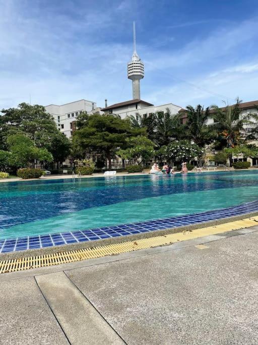 Moderne Og Delikat Pa Stranden I Jomtien
