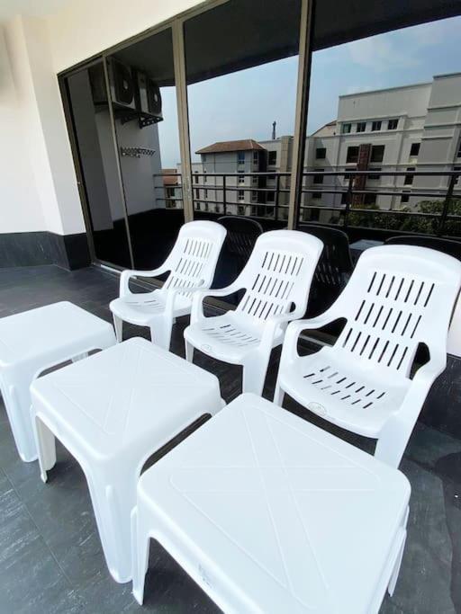 Moderne Og Delikat Pa Stranden I Jomtien *