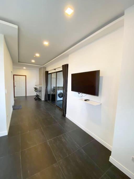 Apartment Moderne Og Delikat Pa Stranden I Jomtien