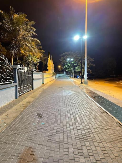 Moderne Og Delikat Pa Stranden I Jomtien *