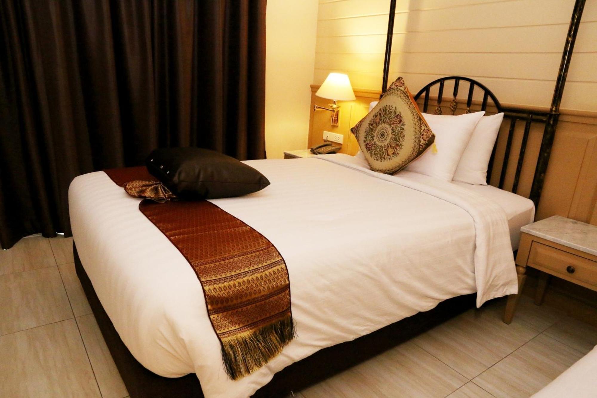 Crystal Palace Luxury Hotel Pattaya