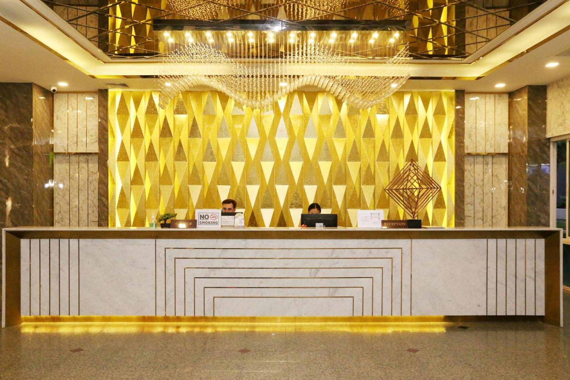Crystal Palace Luxury Hotel Pattaya