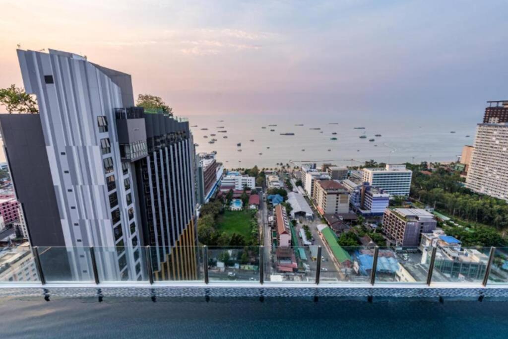The Base Quiet With Infinity Pool & Free Netflix * Pattaya
