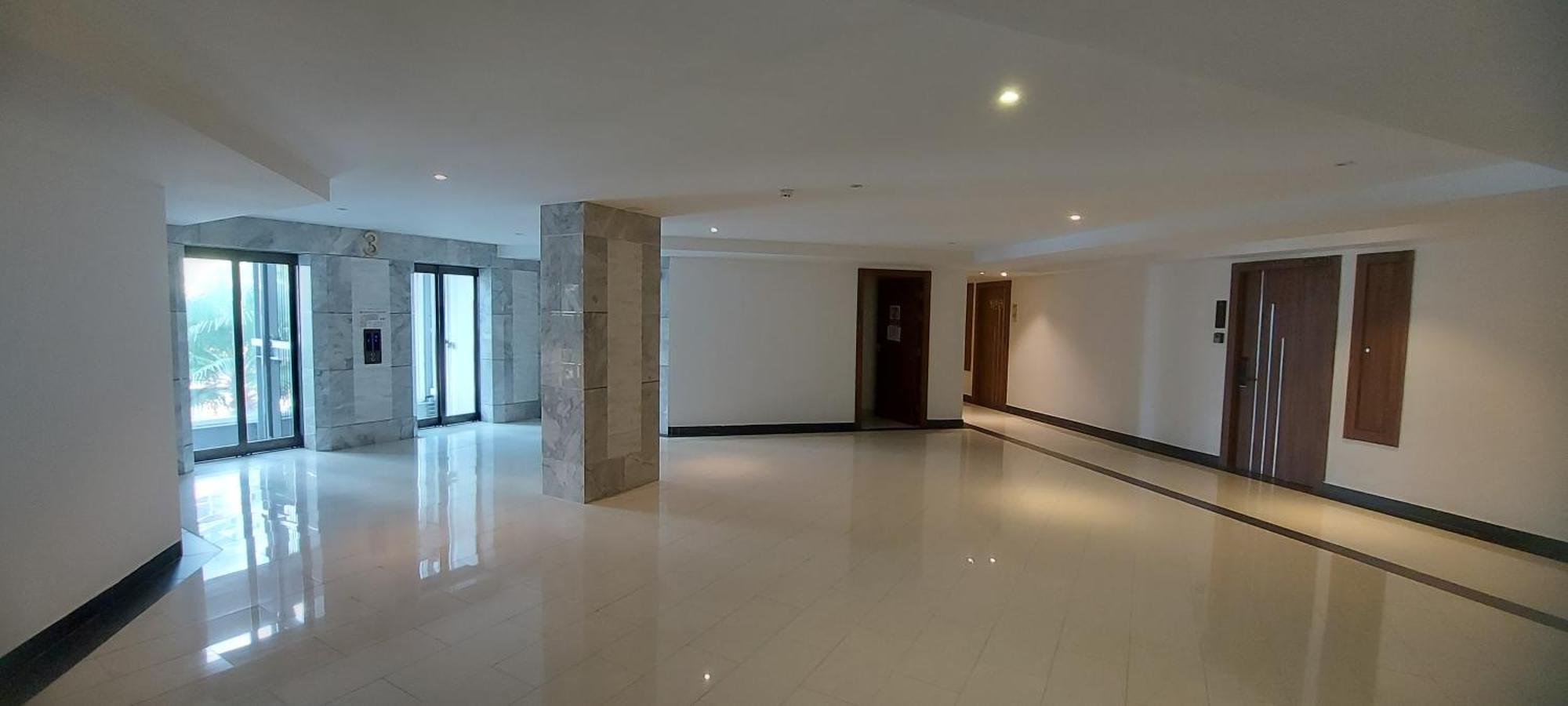 Grand Avenue, Luxury Suite, 72sqm Pool View With Lounge Area
