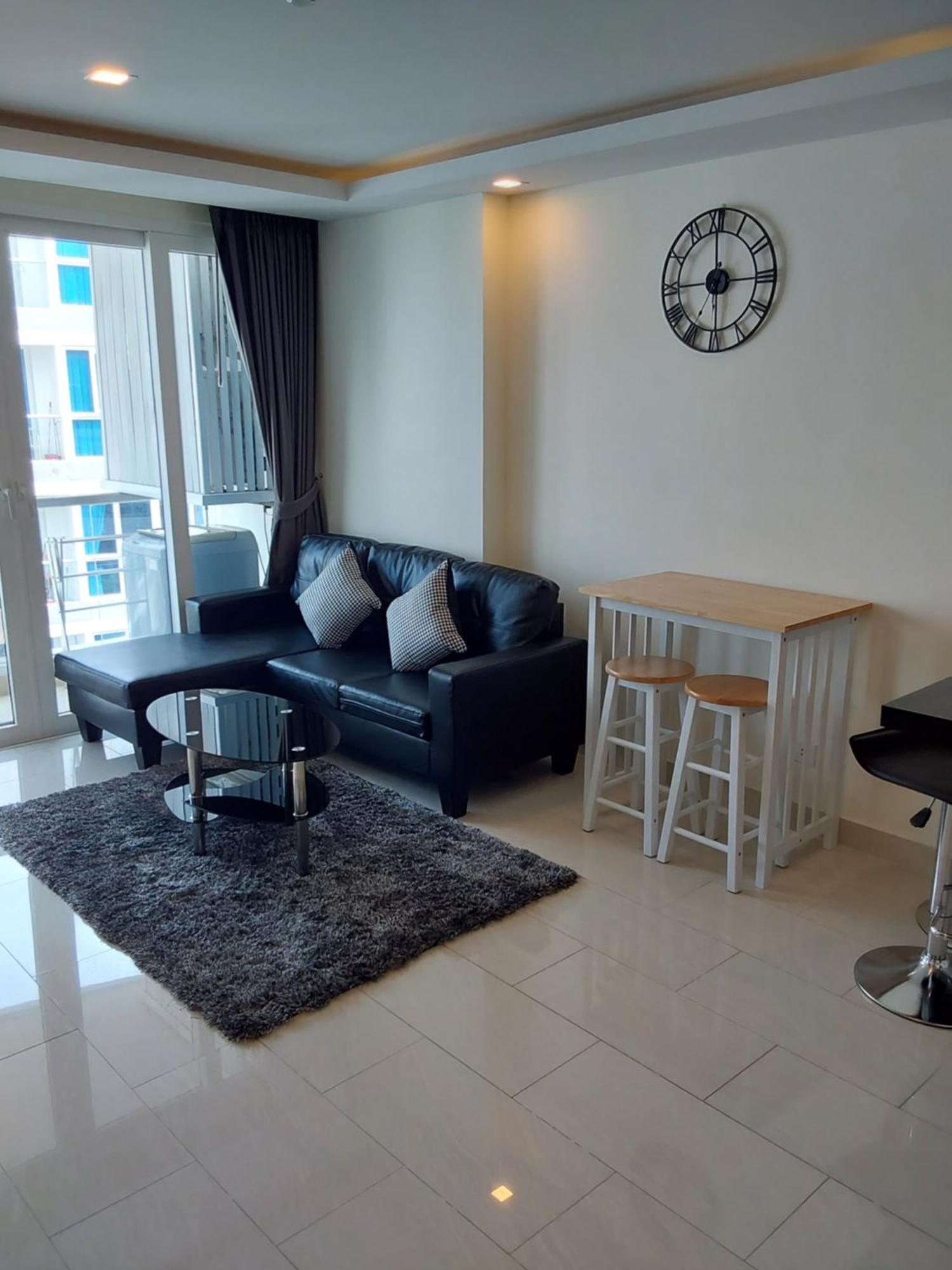 Grand Avenue, 2 Bed-/ 2 Bathroom, 70 Sqm, Pool View Apartment Pattaya