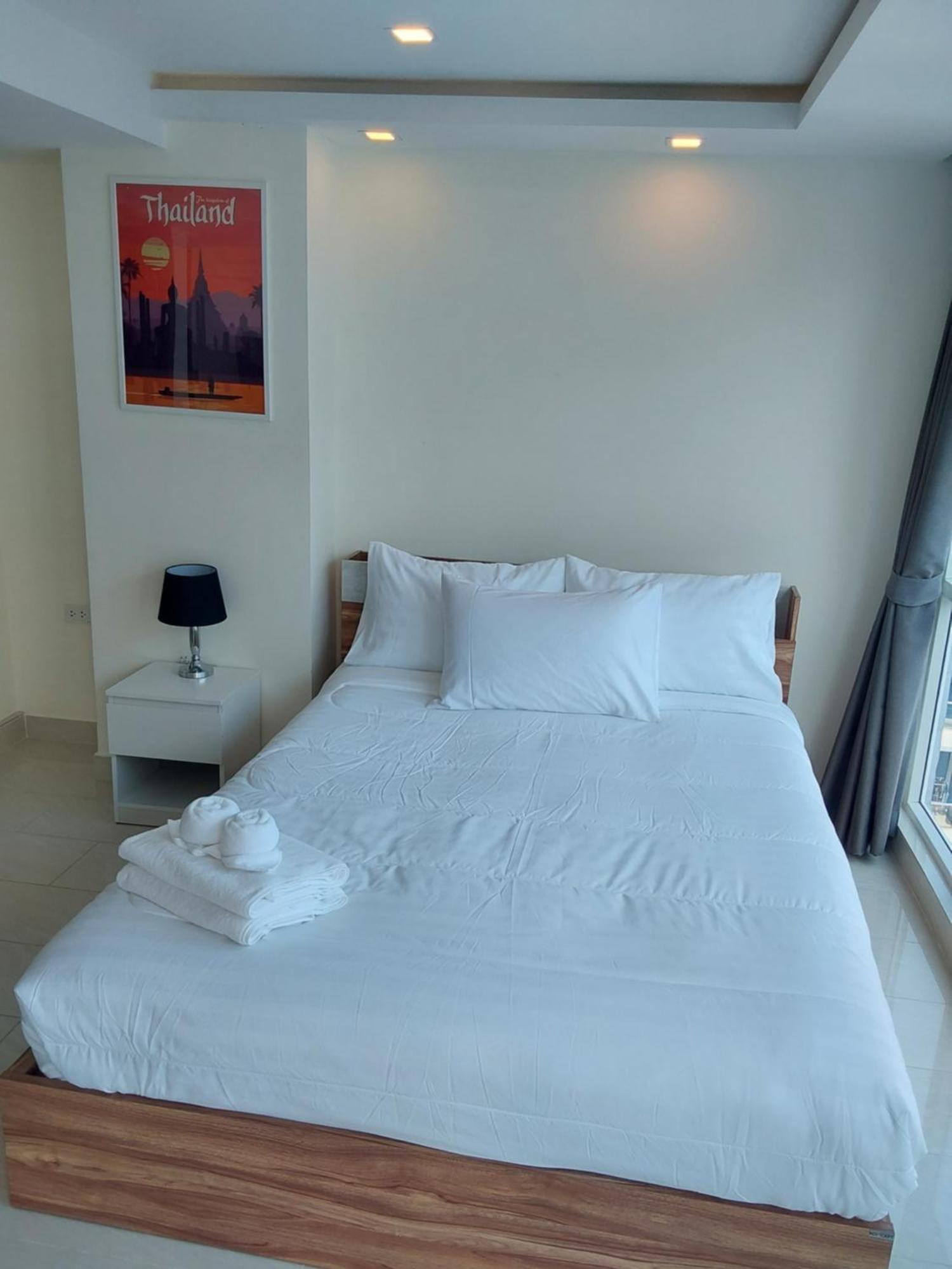 Grand Avenue, 2 Bed-/ 2 Bathroom, 70 Sqm, Pool View Apartment
