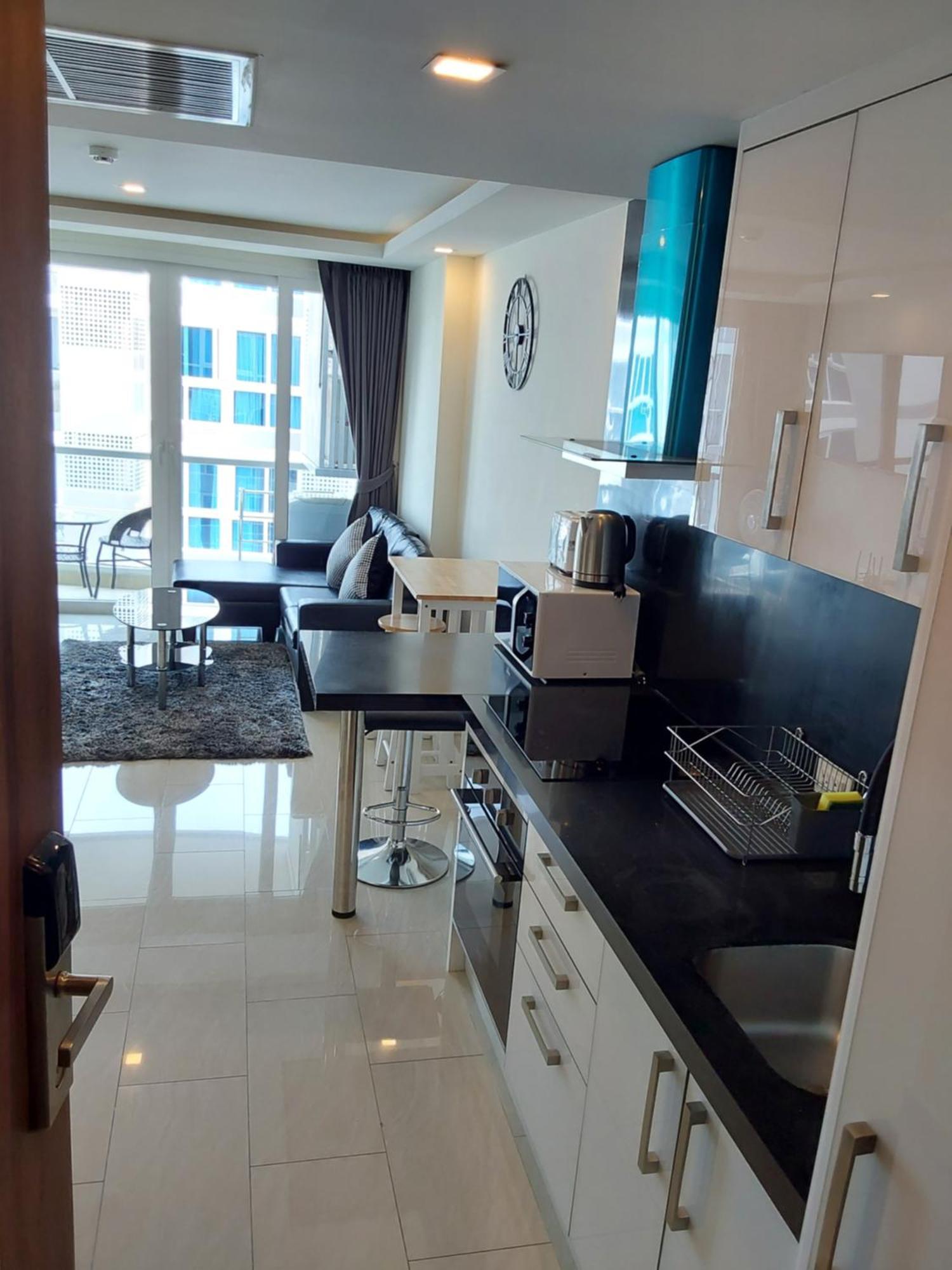 Grand Avenue, 2 Bed-/ 2 Bathroom, 70 Sqm, Pool View Apartment