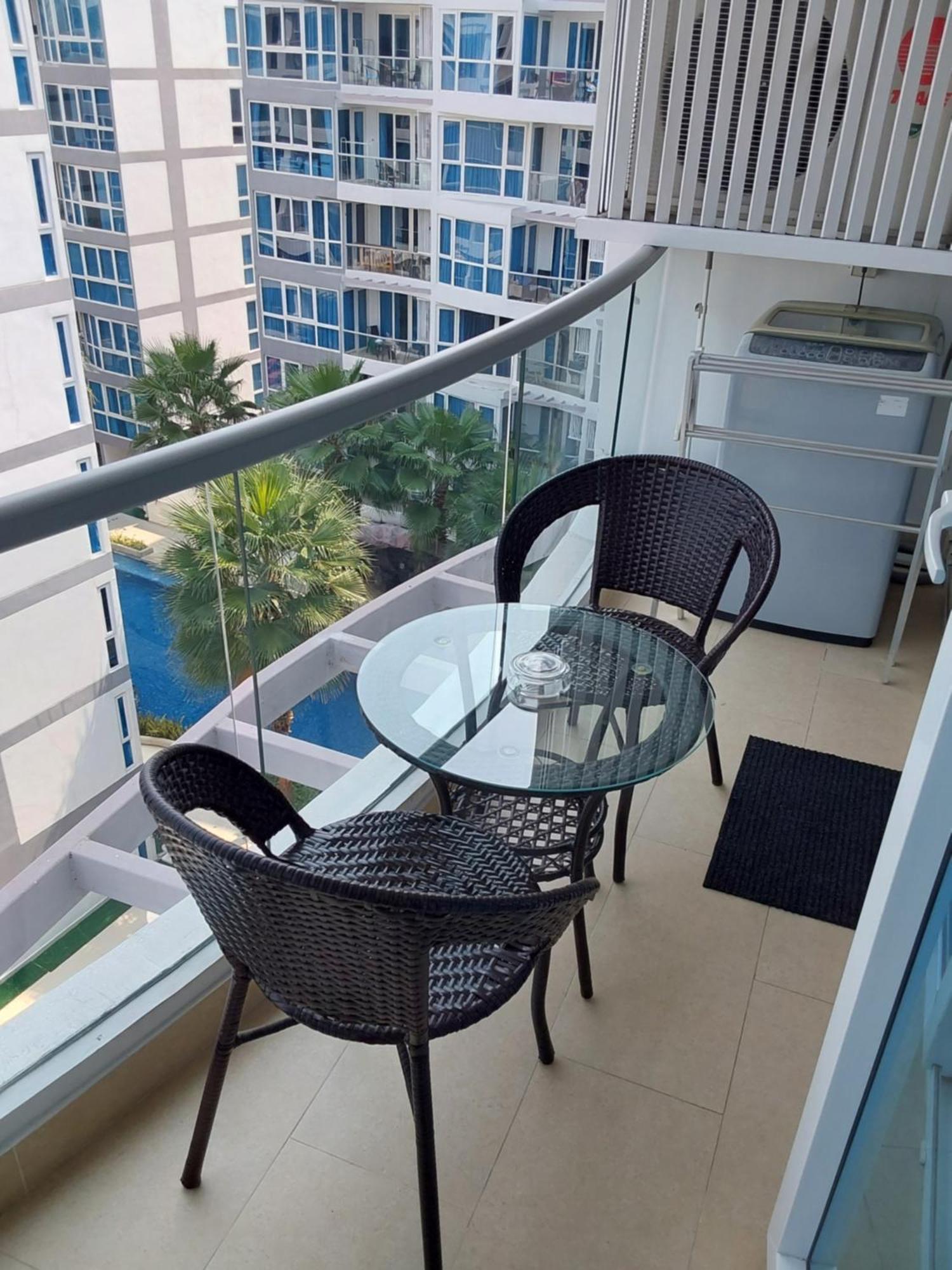 Grand Avenue, 2 Bed-/ 2 Bathroom, 70 Sqm, Pool View Apartment