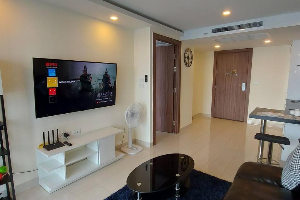 Grand Avenue Pattaya, Luxury Condo, 50sqm, Pool View *