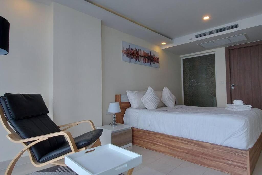 Apartment Grand Avenue Pattaya, Luxury Condo, 50sqm, Pool View *