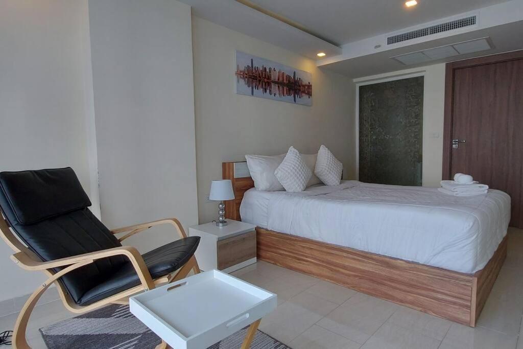 Grand Avenue Pattaya, Luxury Condo, 50sqm, Pool View * Pattaya