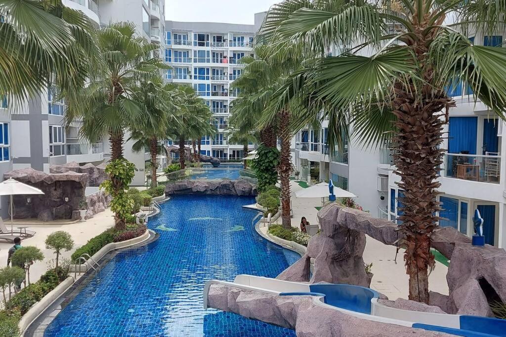 Grand Avenue Pattaya, Luxury Condo, 50sqm, Pool View Apartment