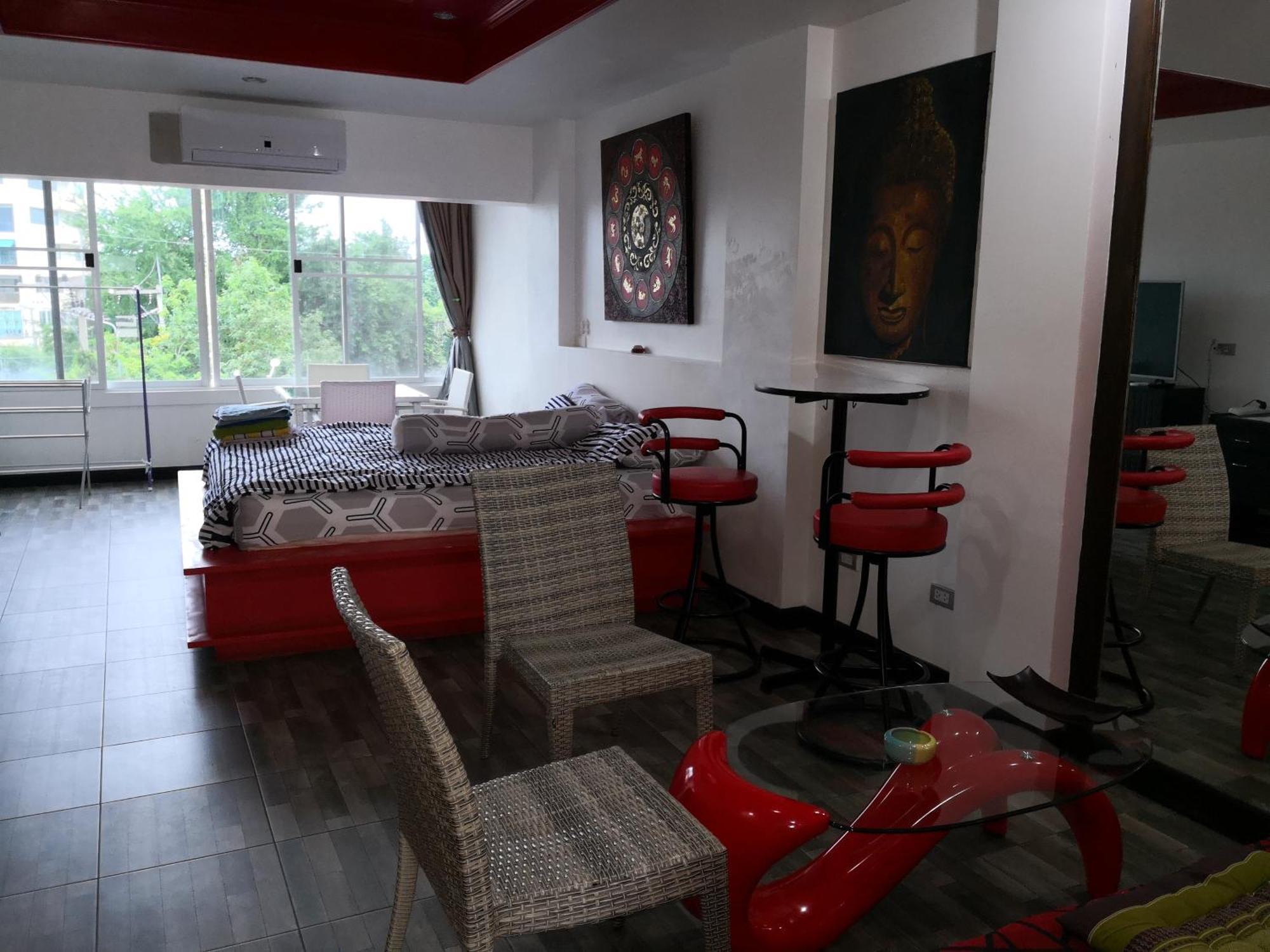 Jomtien Hill Pratamnak Apartment