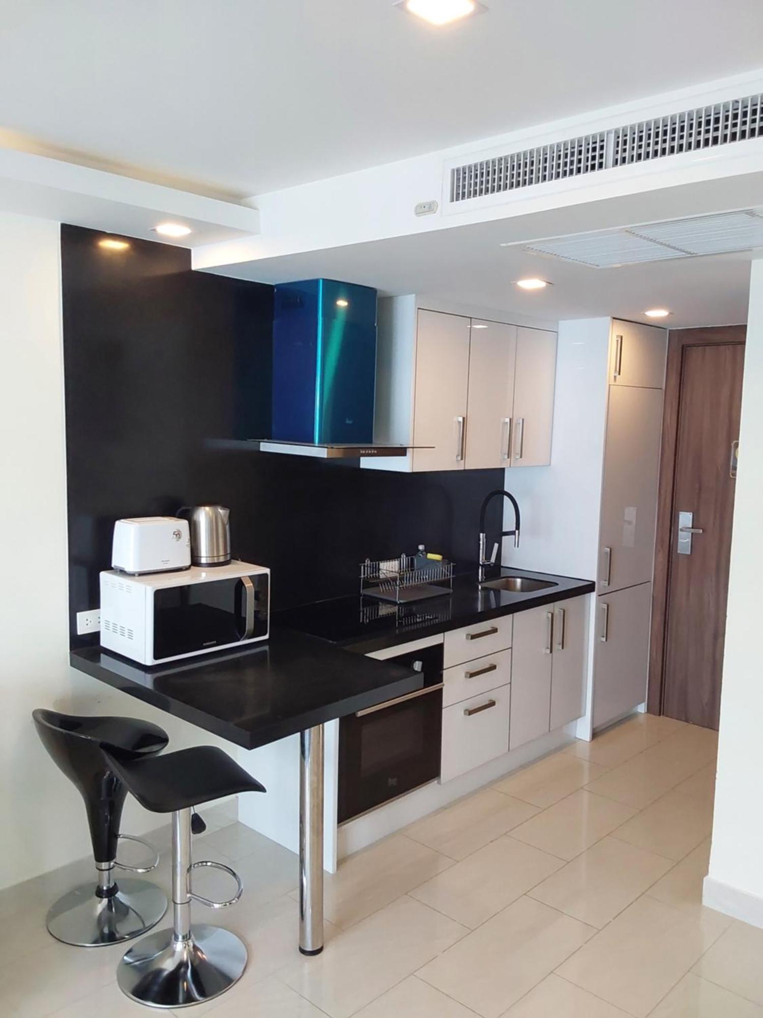 Grand Avenue, 2 Bed-/ 2 Bathroom, 70 Sqm, Pool View Pattaya