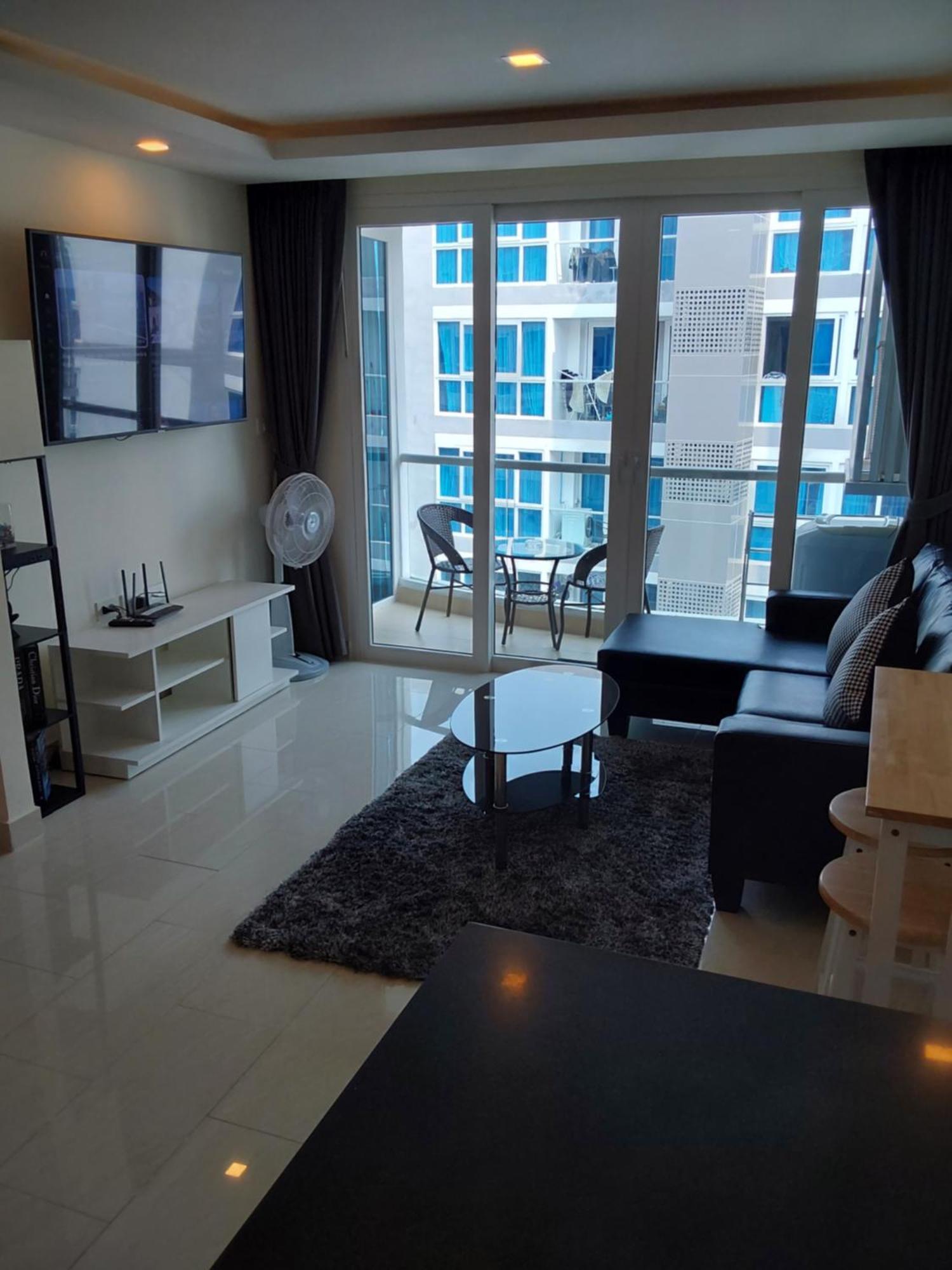 Grand Avenue, 2 Bed-/ 2 Bathroom, 70 Sqm, Pool View Pattaya