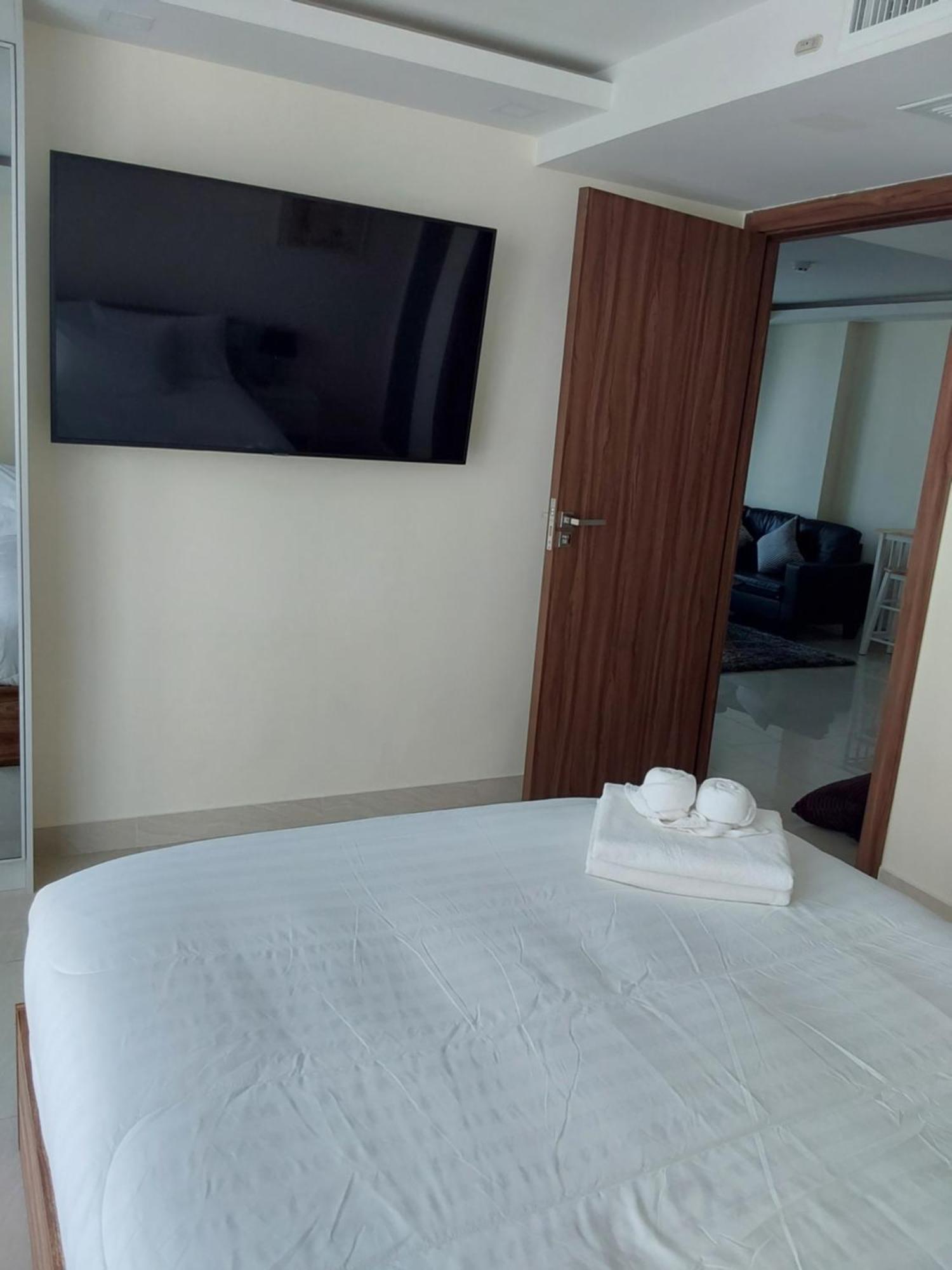 Apartment Grand Avenue, 2 Bed-/ 2 Bathroom, 70 Sqm, Pool View