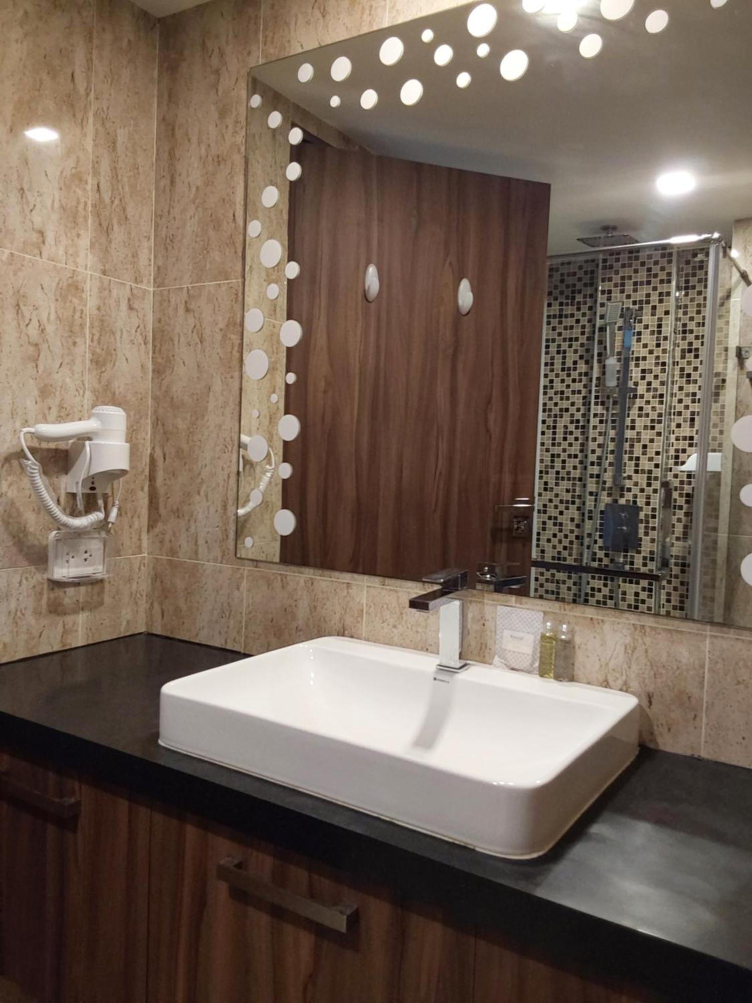 Grand Avenue, 2 Bed-/ 2 Bathroom, 70 Sqm, Pool View