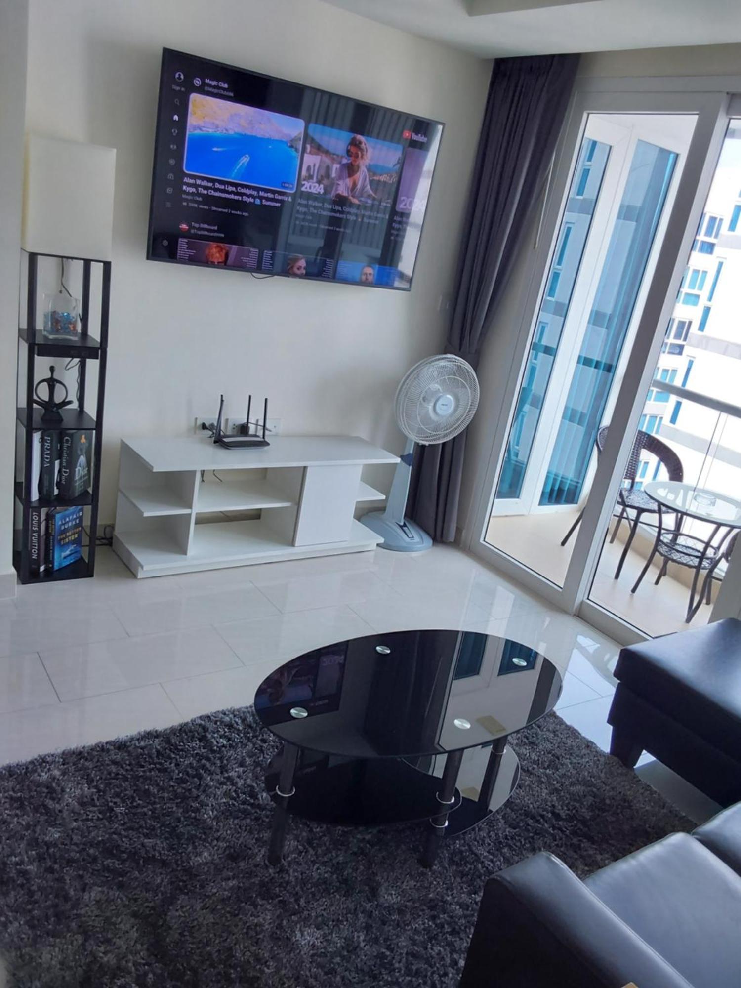 Grand Avenue, 2 Bed-/ 2 Bathroom, 70 Sqm, Pool View Apartment