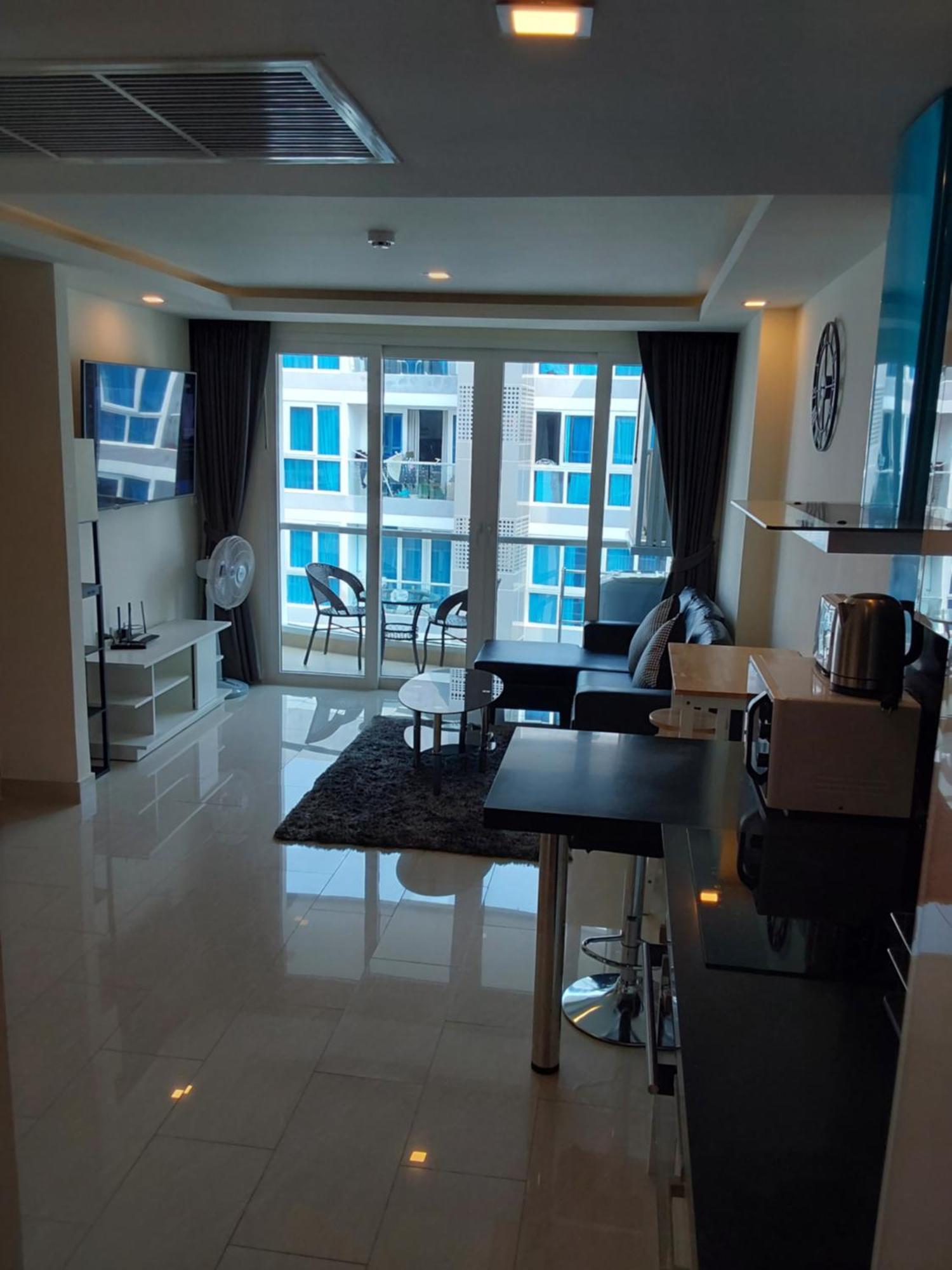 Grand Avenue, 2 Bed-/ 2 Bathroom, 70 Sqm, Pool View Pattaya