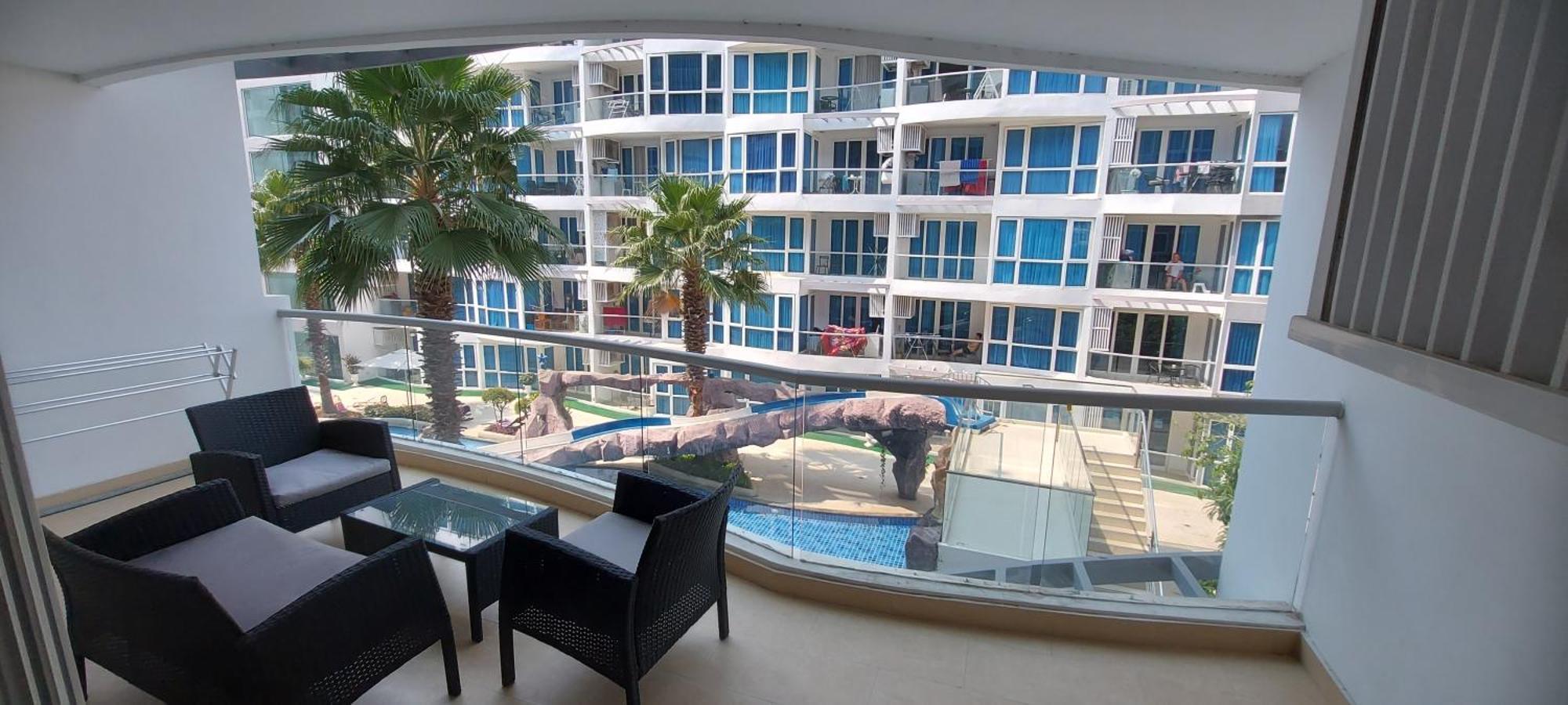 Grand Avenue, Luxury Suite, 72sqm Pool View With Lounge Area * Pattaya