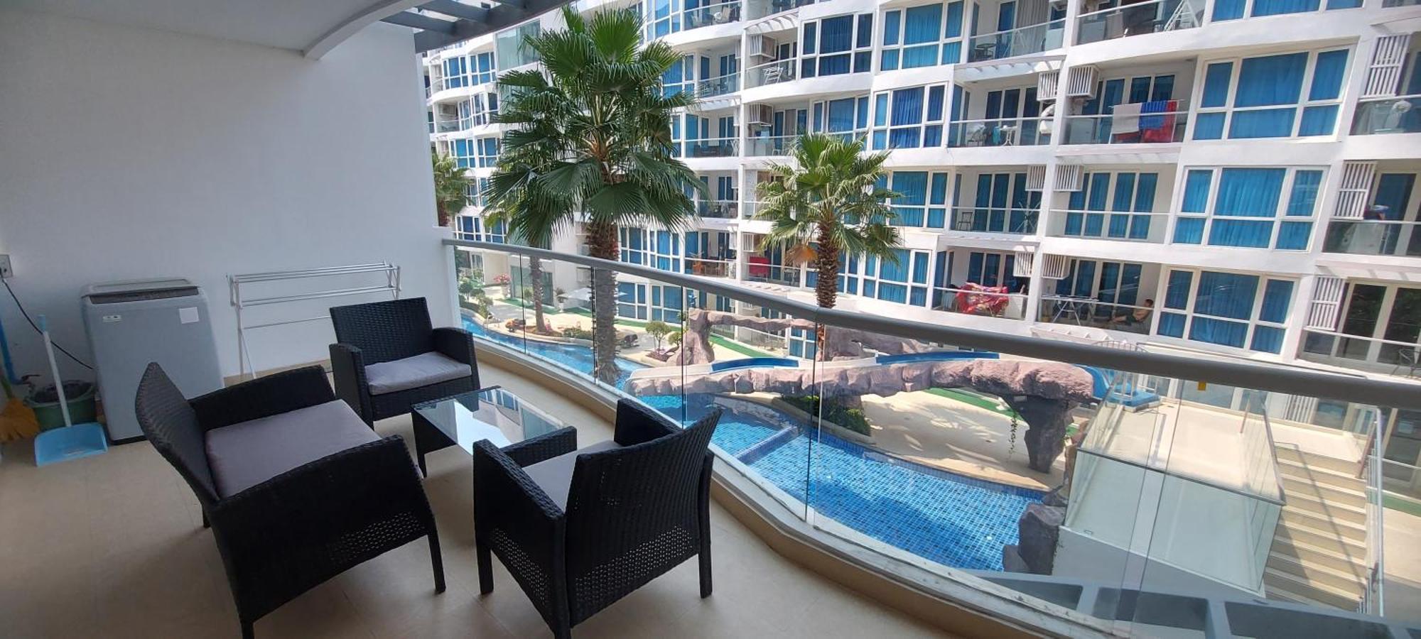 Grand Avenue, Luxury Suite, 72sqm Pool View With Lounge Area Apartment